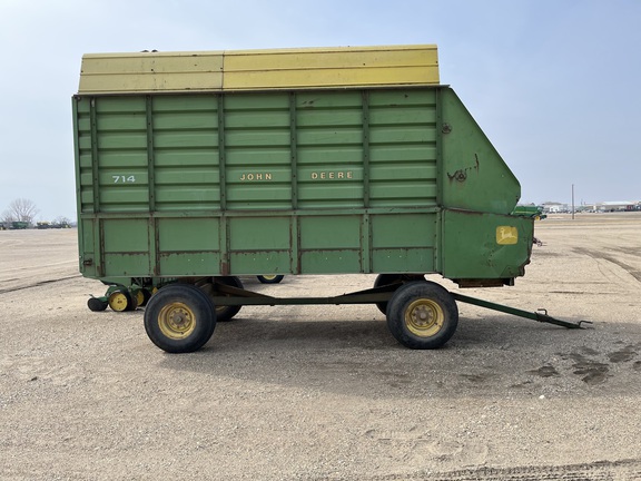  John Deere 714 - Photo4