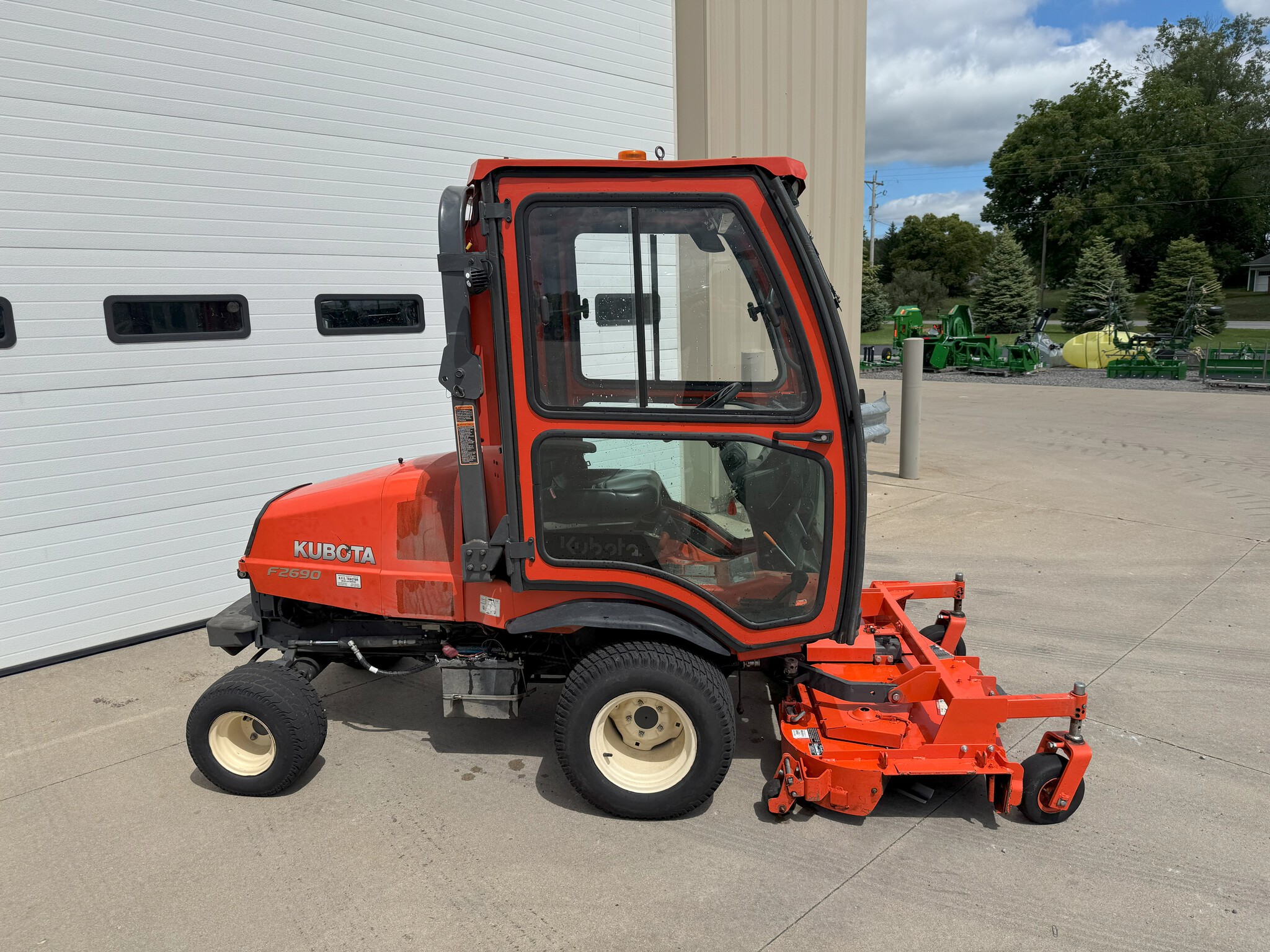 2017 Kubota F2690 Image 2