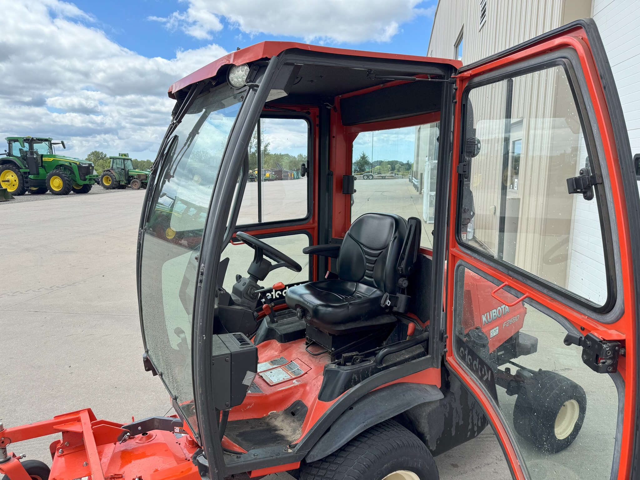 2017 Kubota F2690 Image 9
