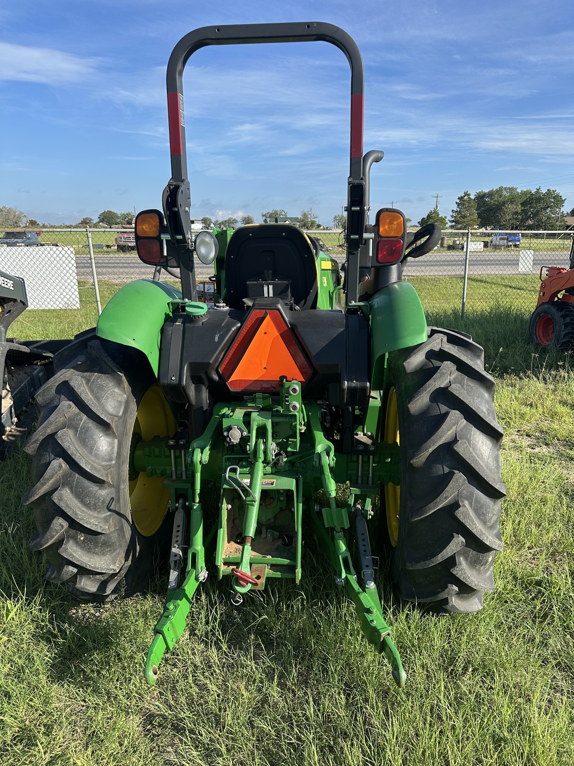 2018 John Deere 5055E Image 4