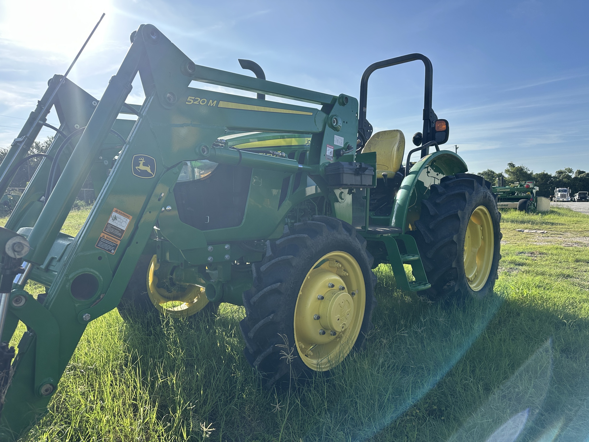 2018 John Deere 5055E Image 3