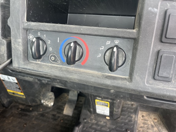 2023 John Deere XUV 835M (6th thumbnail)