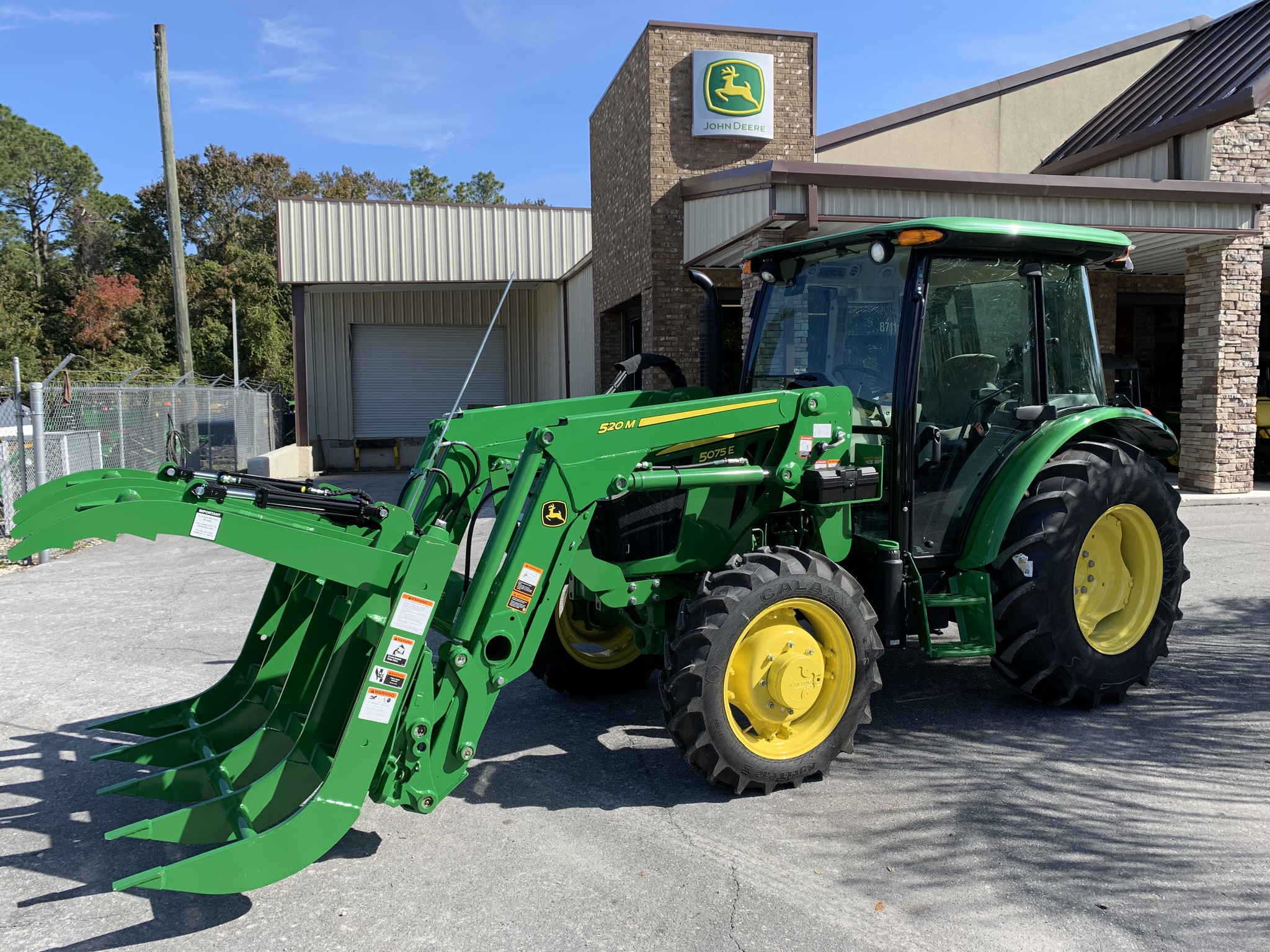 2025 John Deere 5075E Image 3
