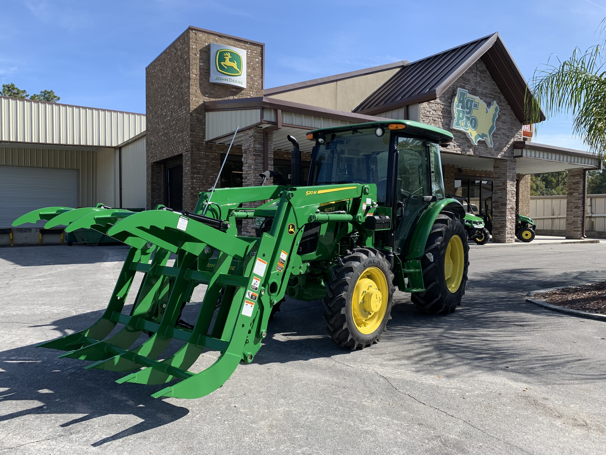 2025 John Deere 5075E Image 2