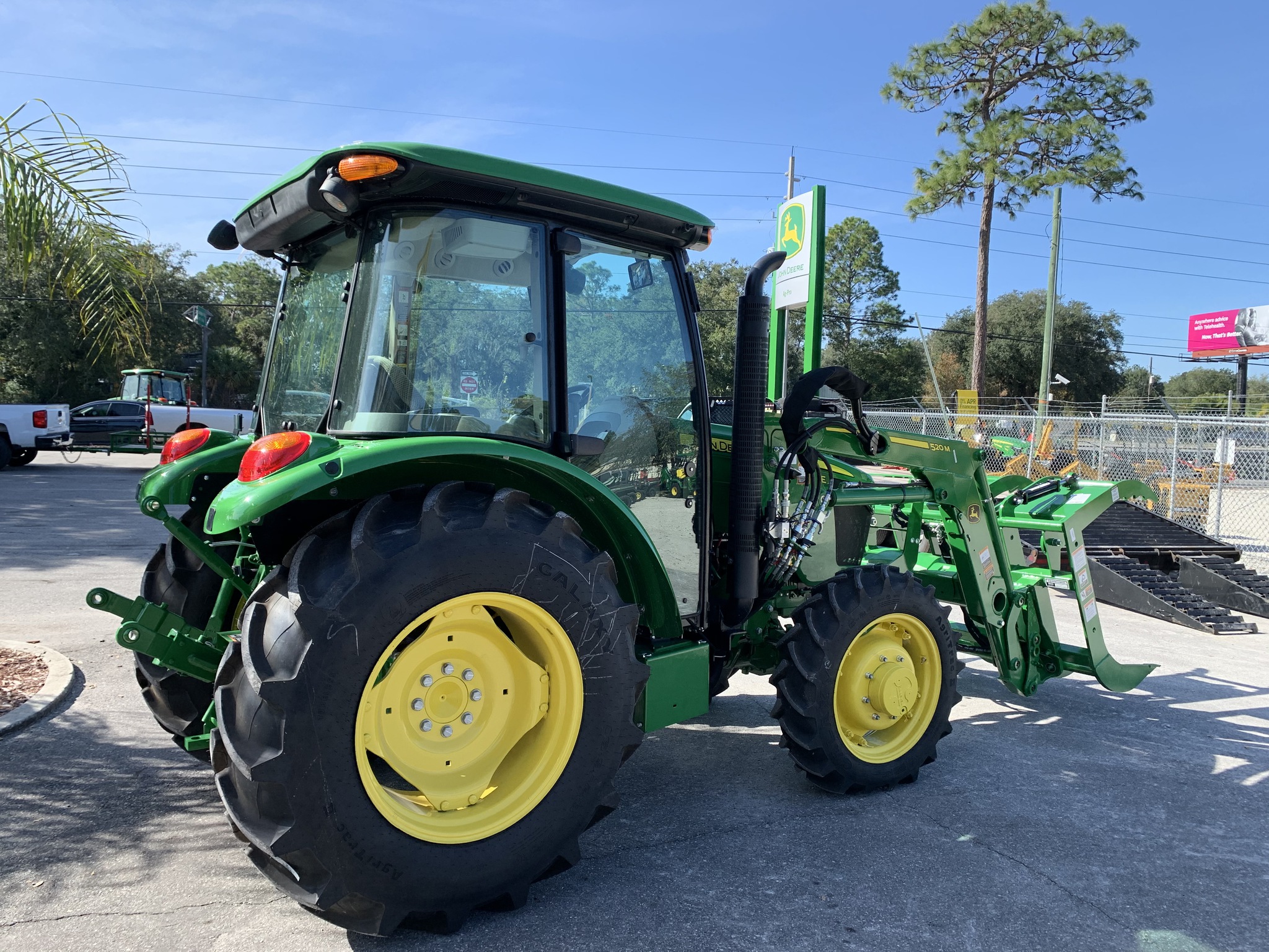 2025 John Deere 5075E Image 4