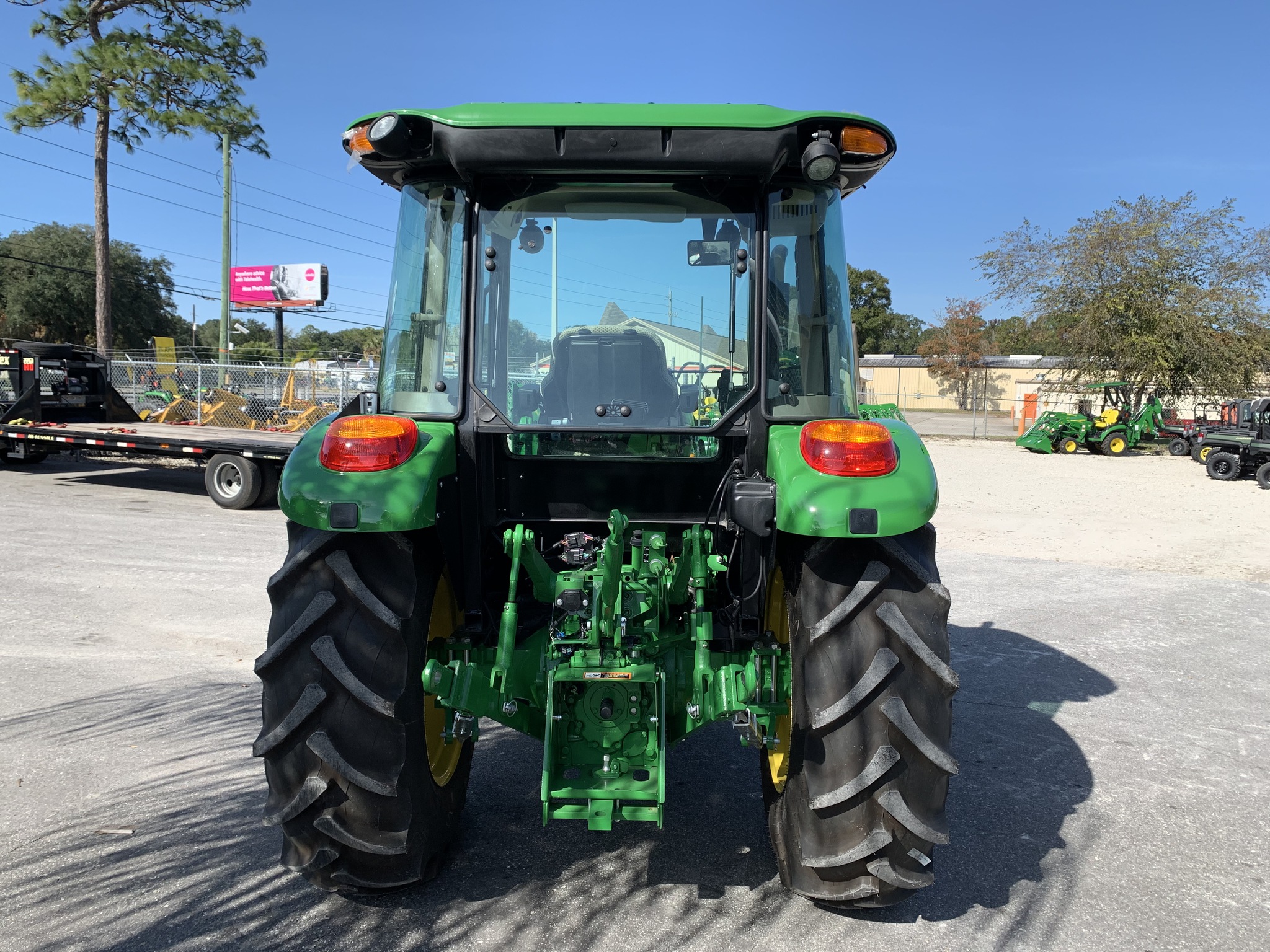 2025 John Deere 5075E Image 5