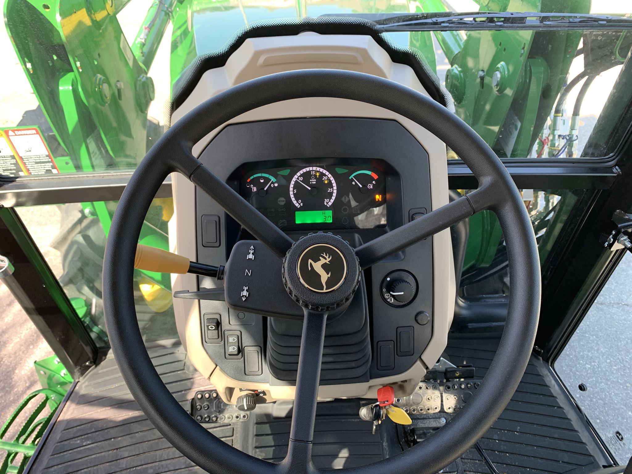 2025 John Deere 5075E Image 9