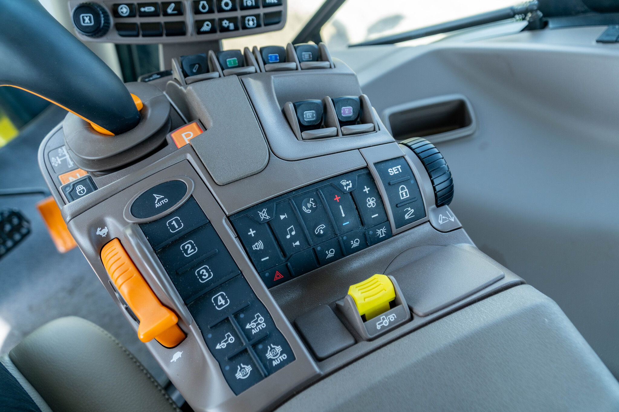 Used 2024 John Deere 6R 215 Row Crop Tractors at Koenig Equipment in Anna, OH - PhotoXL32