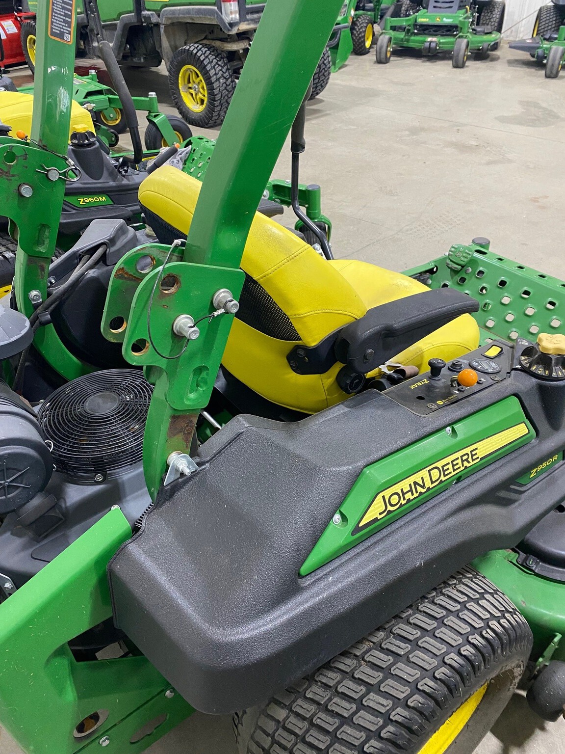 2017 John Deere Z950R Image 5