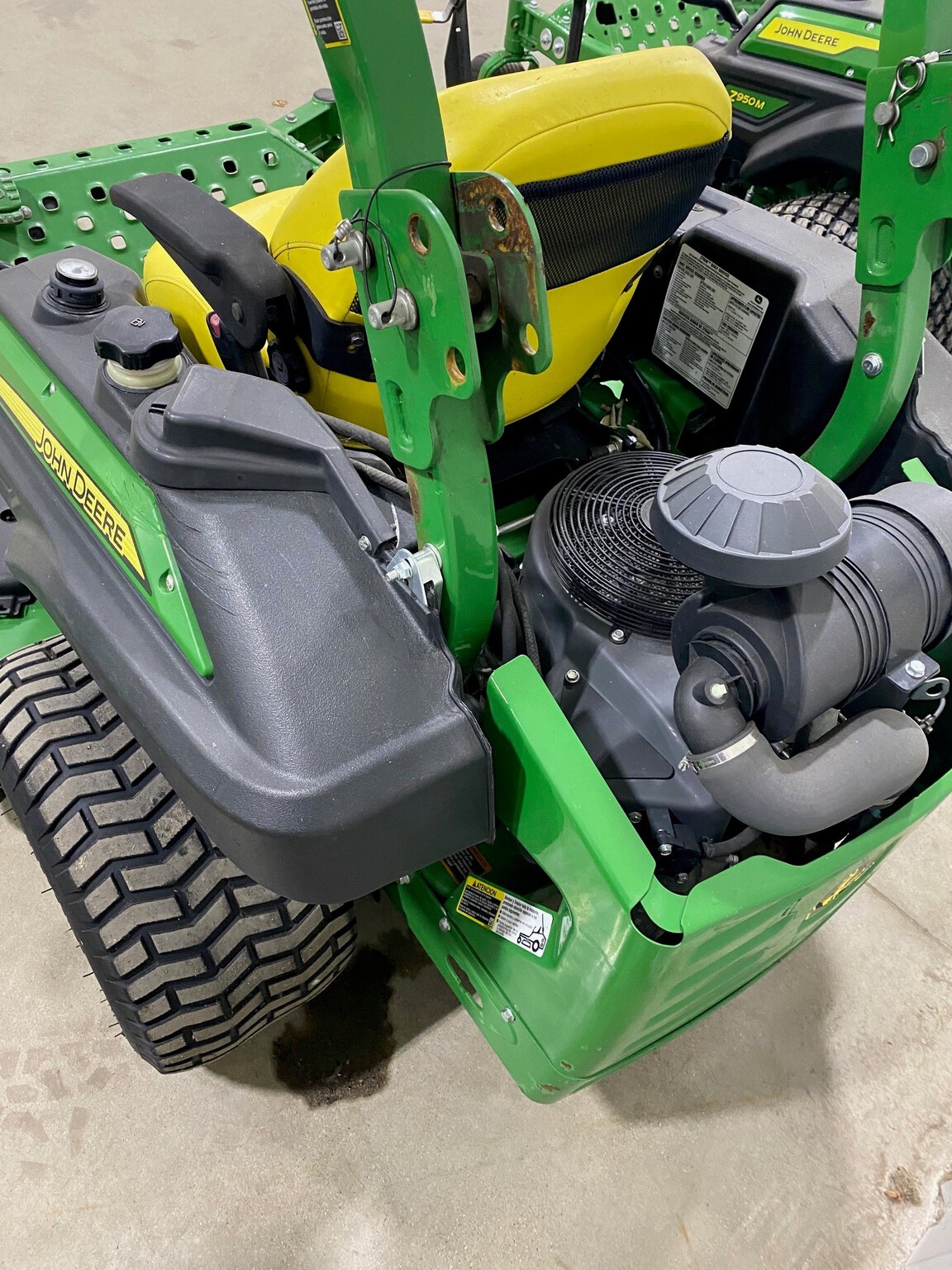 2017 John Deere Z950R Image 4