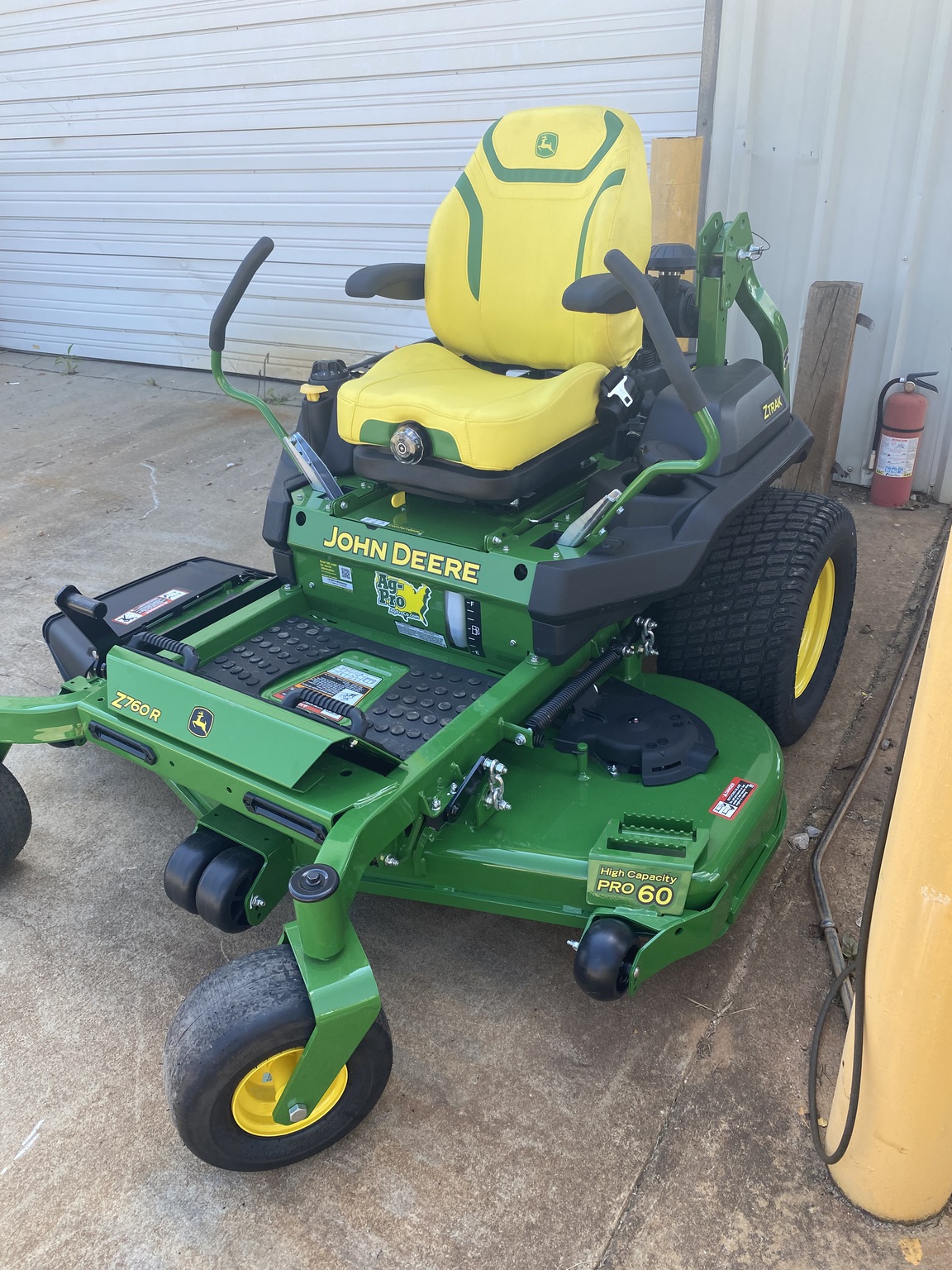 2025 John Deere Z760R Image 1