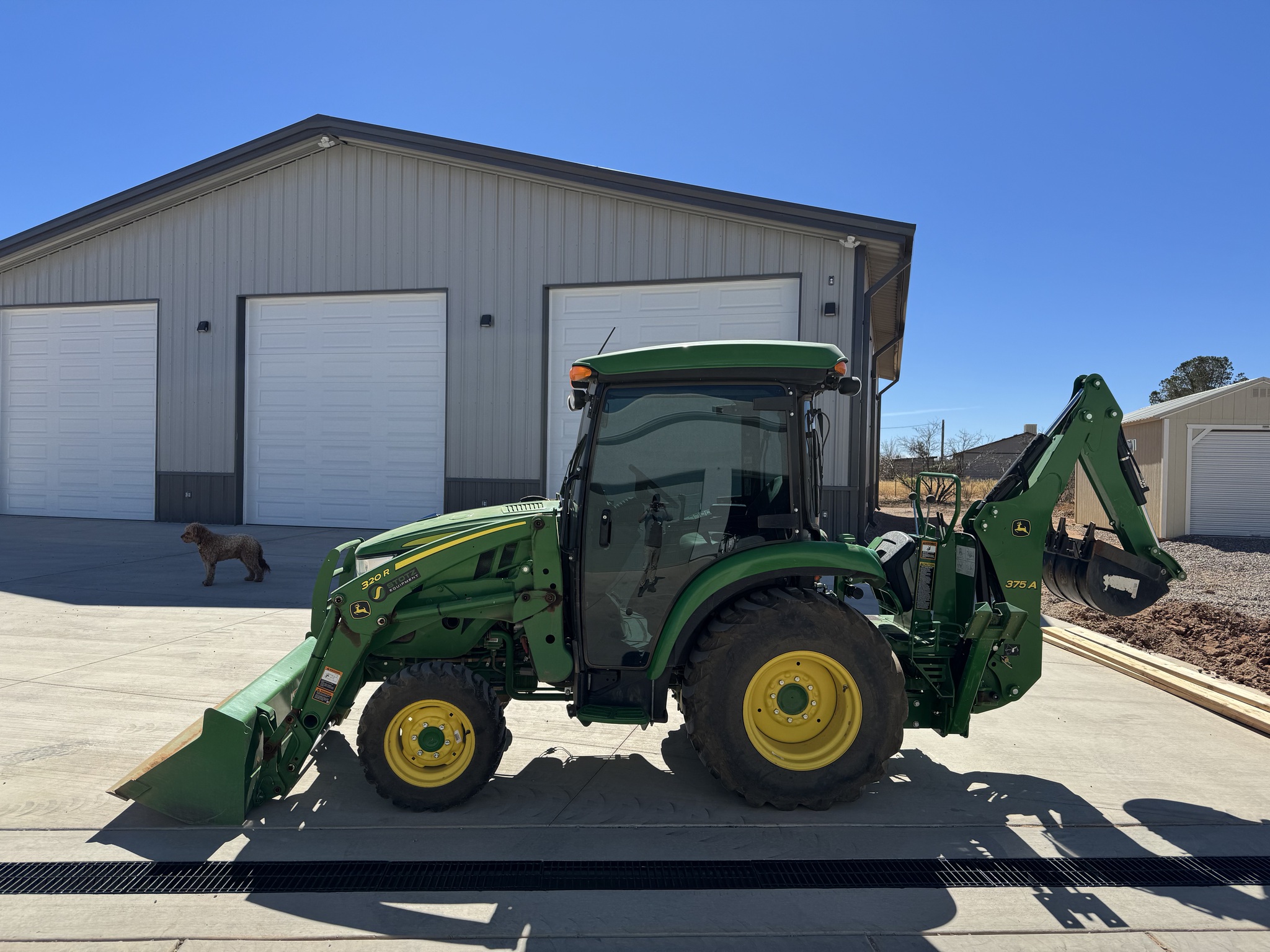 2022 John Deere 3046R Image 8
