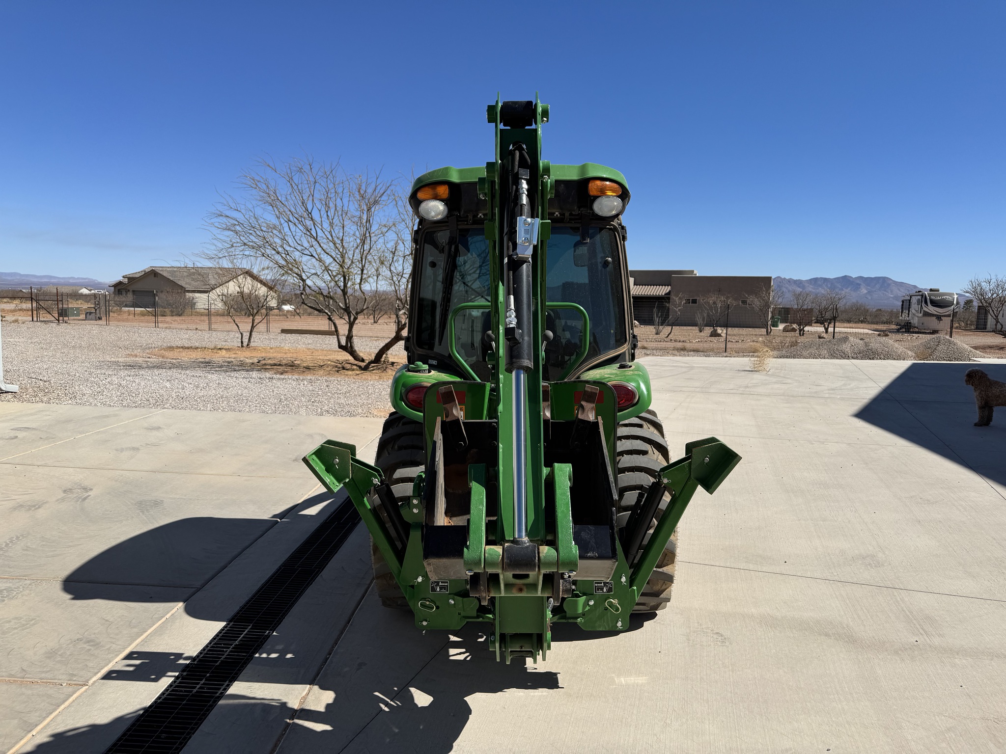2022 John Deere 3046R Image 6