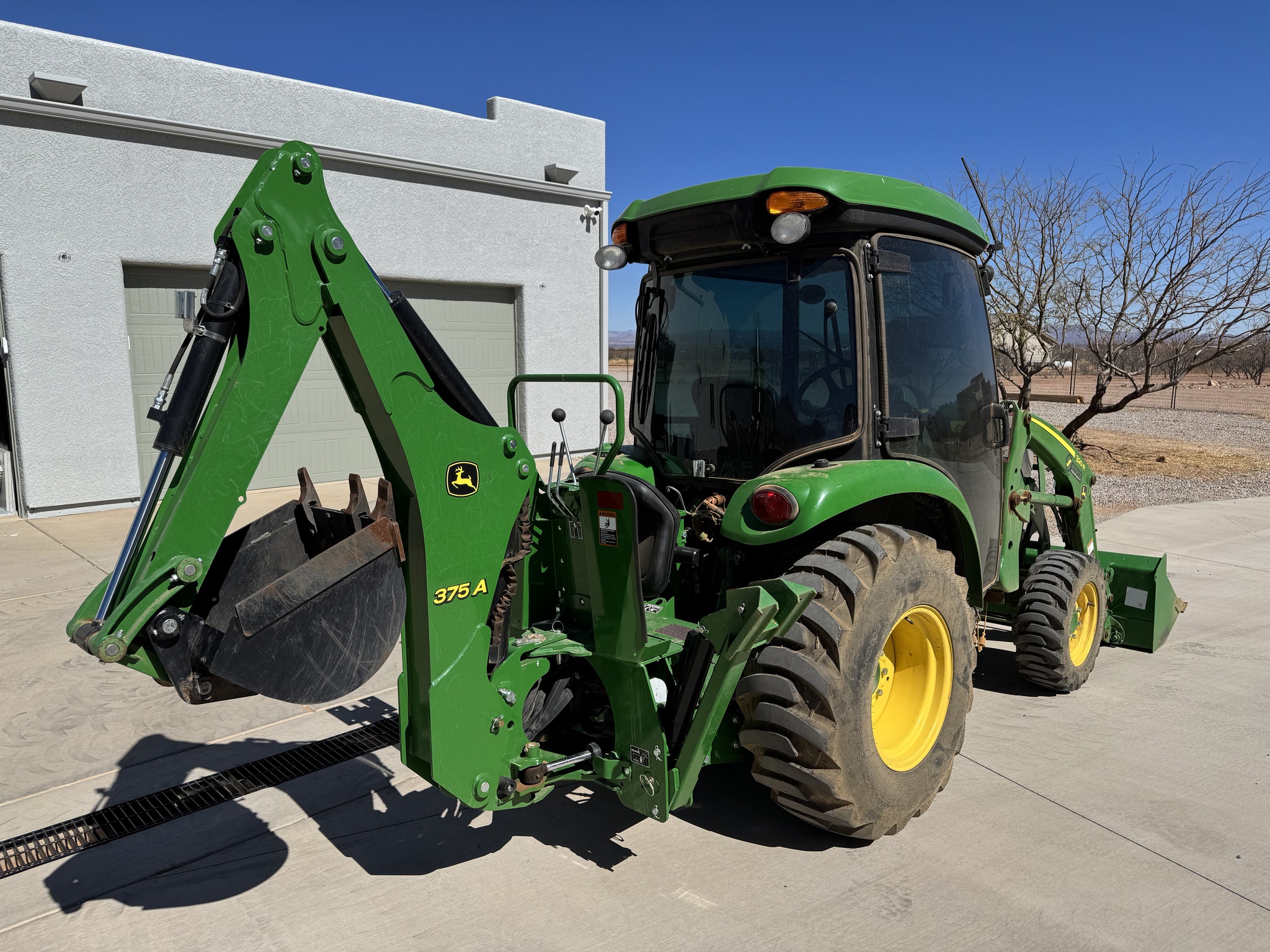 2022 John Deere 3046R Image 7