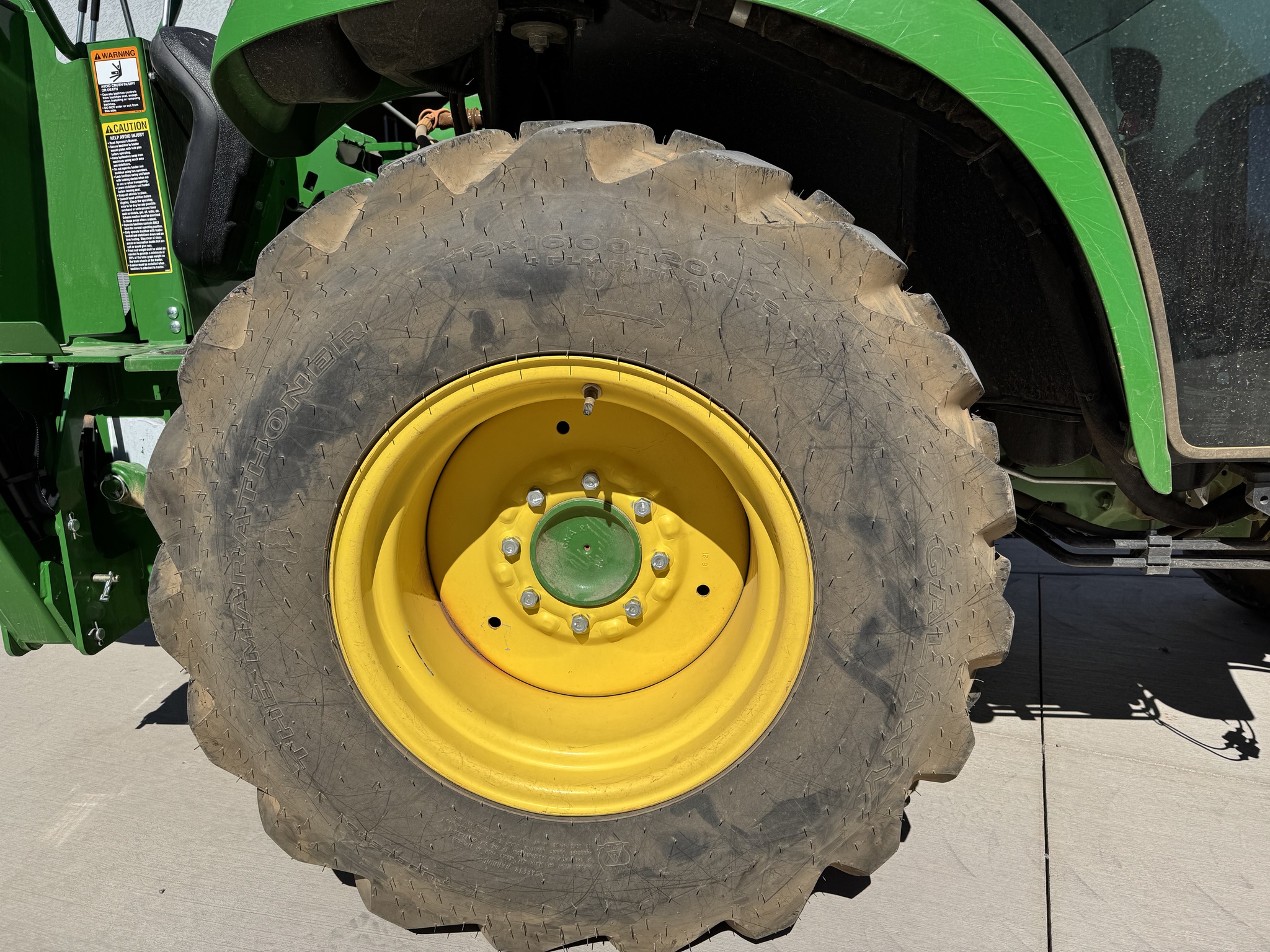2022 John Deere 3046R Image 9
