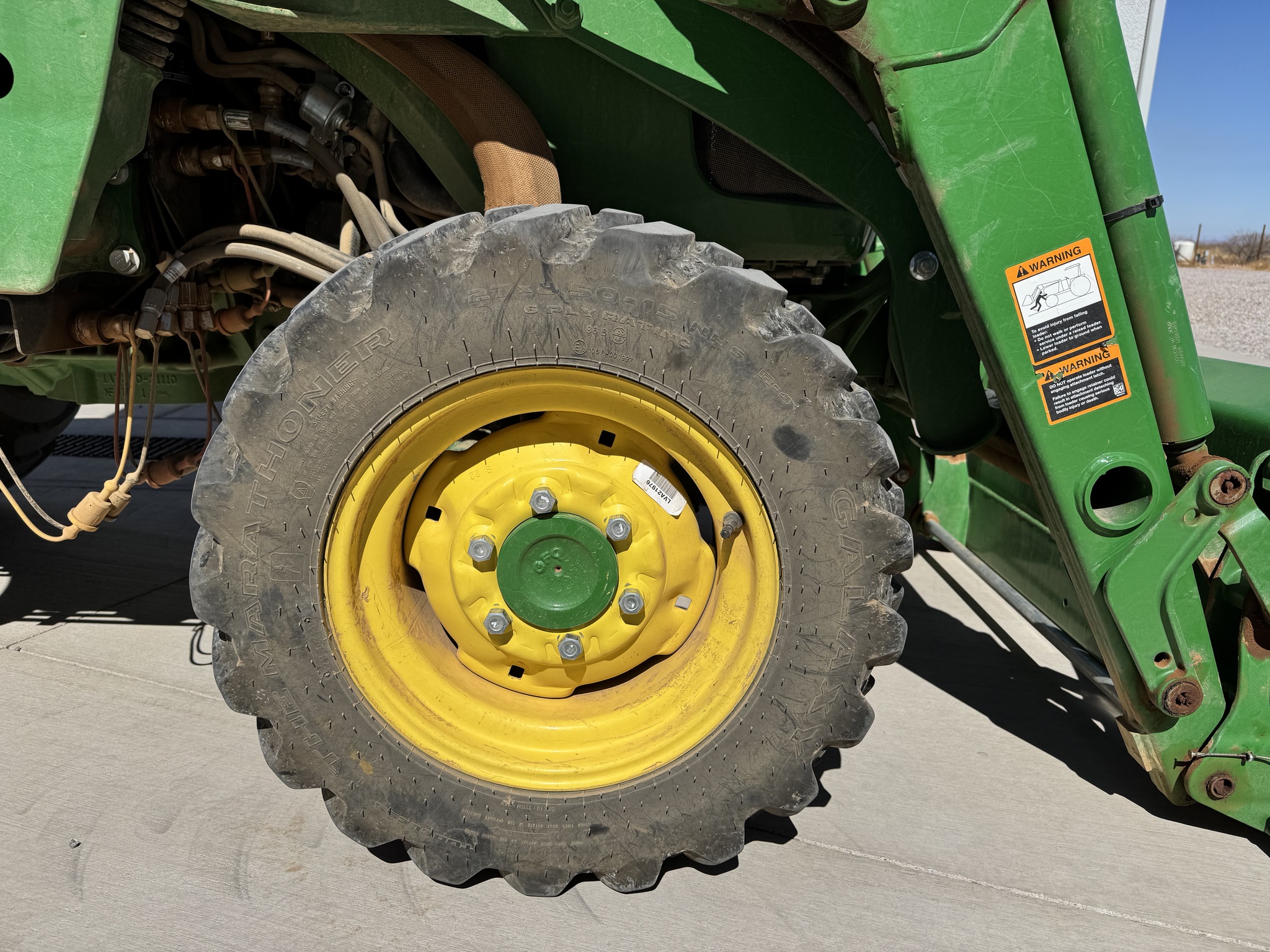2022 John Deere 3046R Image 10