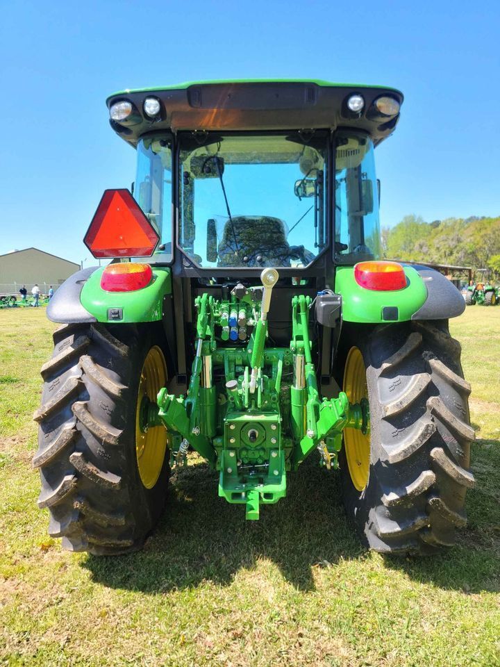 2025 John Deere 5125M Image 4