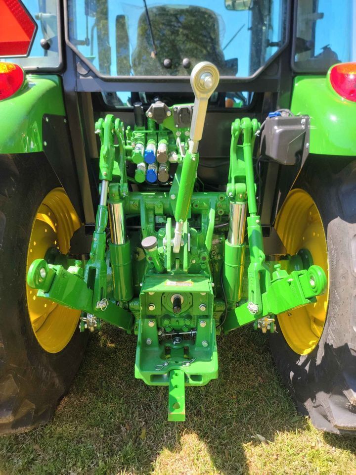 2025 John Deere 5125M Image 5