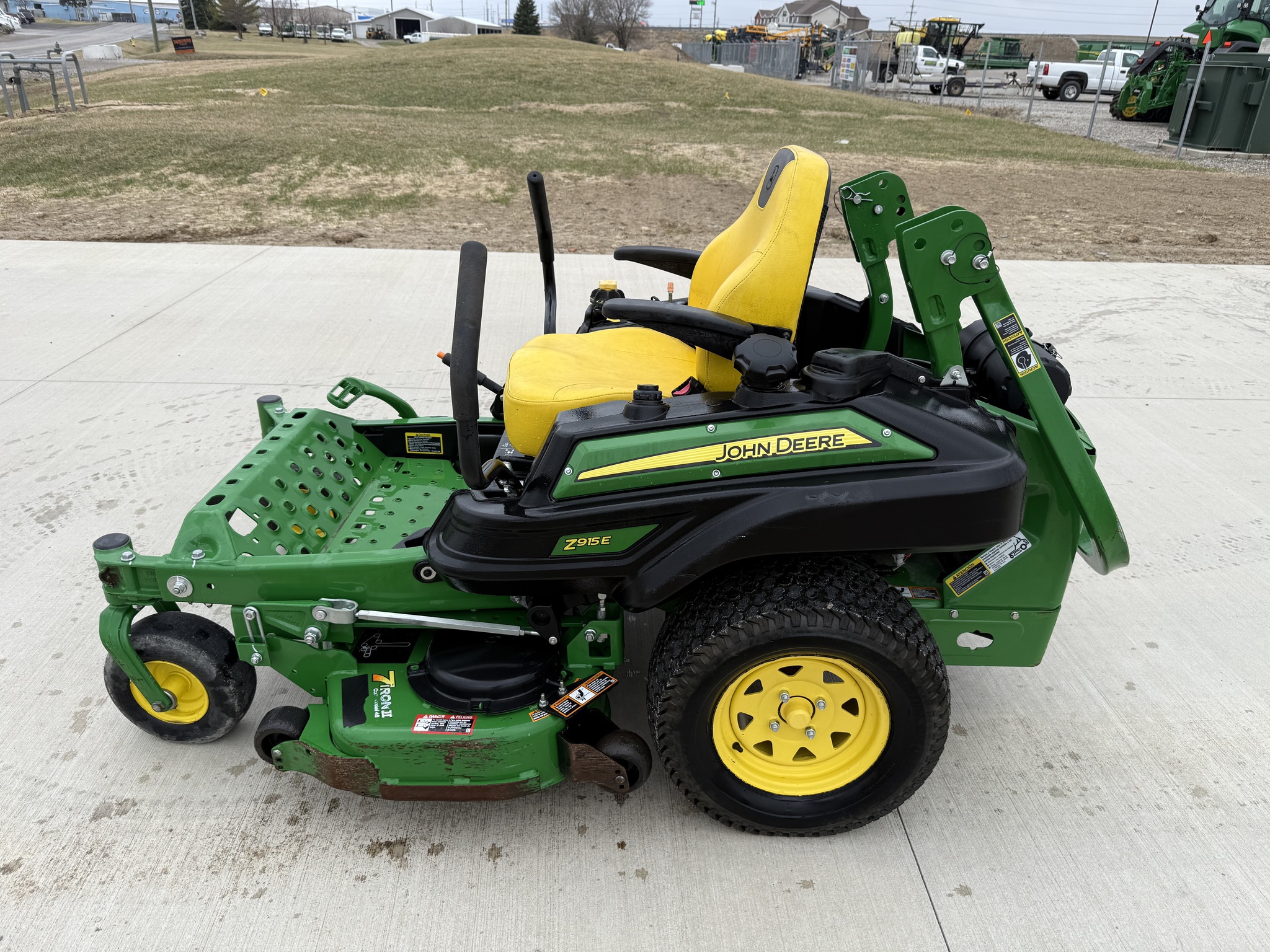 2021 John Deere Z915E Image 13