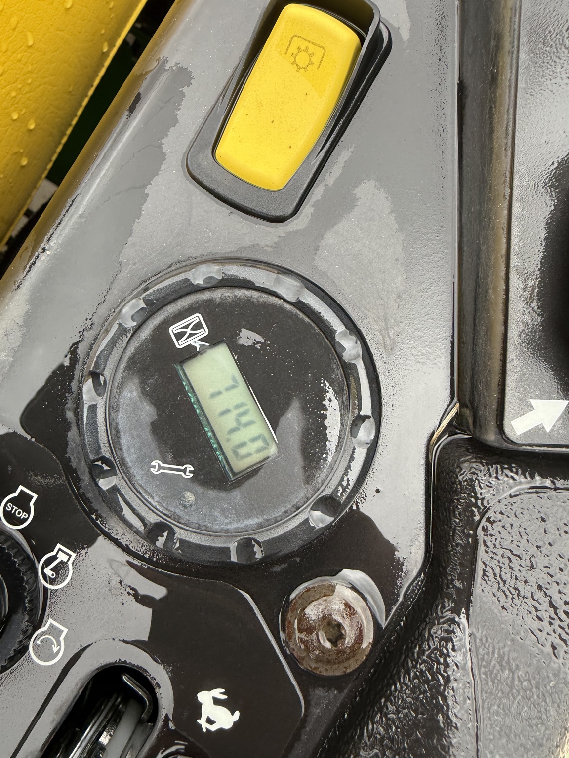 2021 John Deere Z915E Image 18