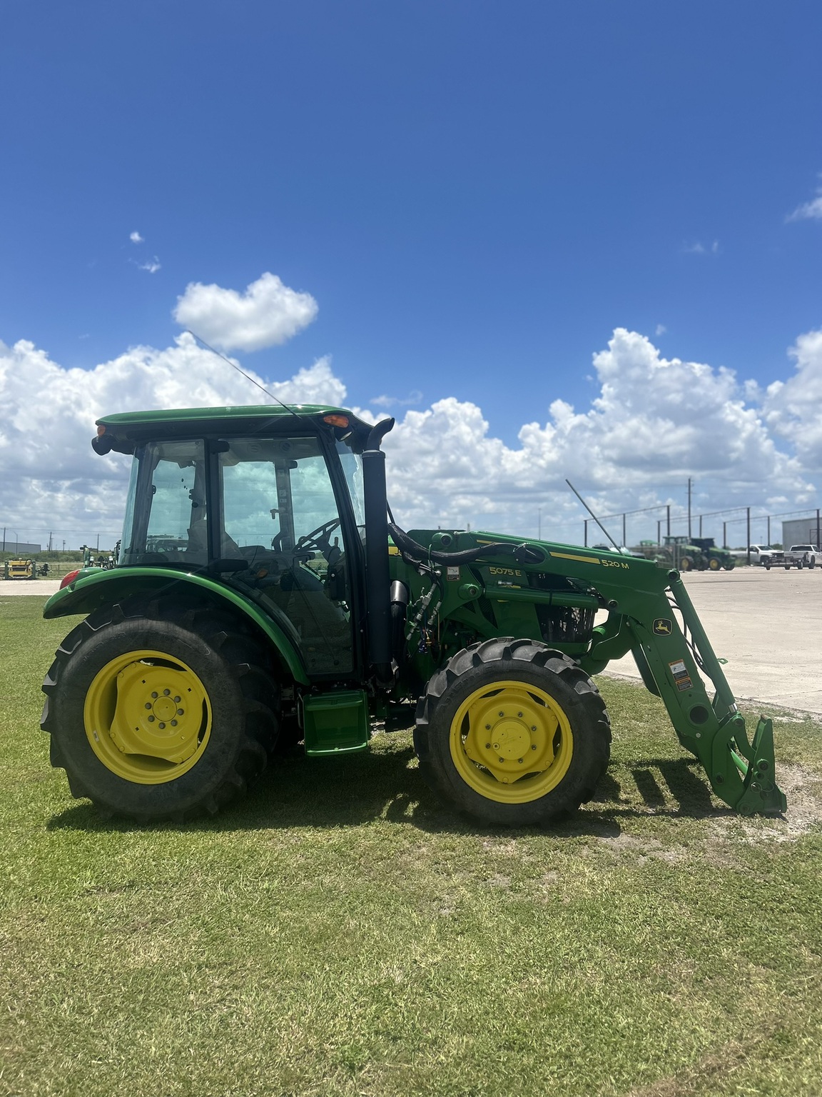 2023 John Deere 5075E Image 4