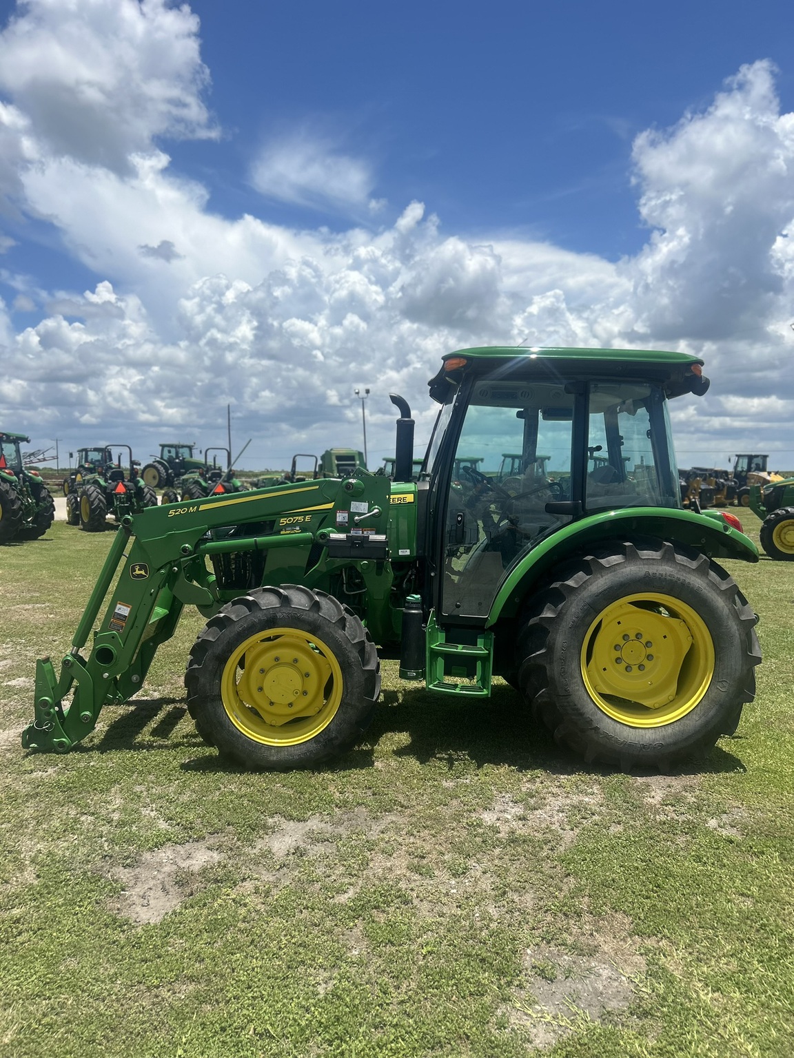 2023 John Deere 5075E Image 8