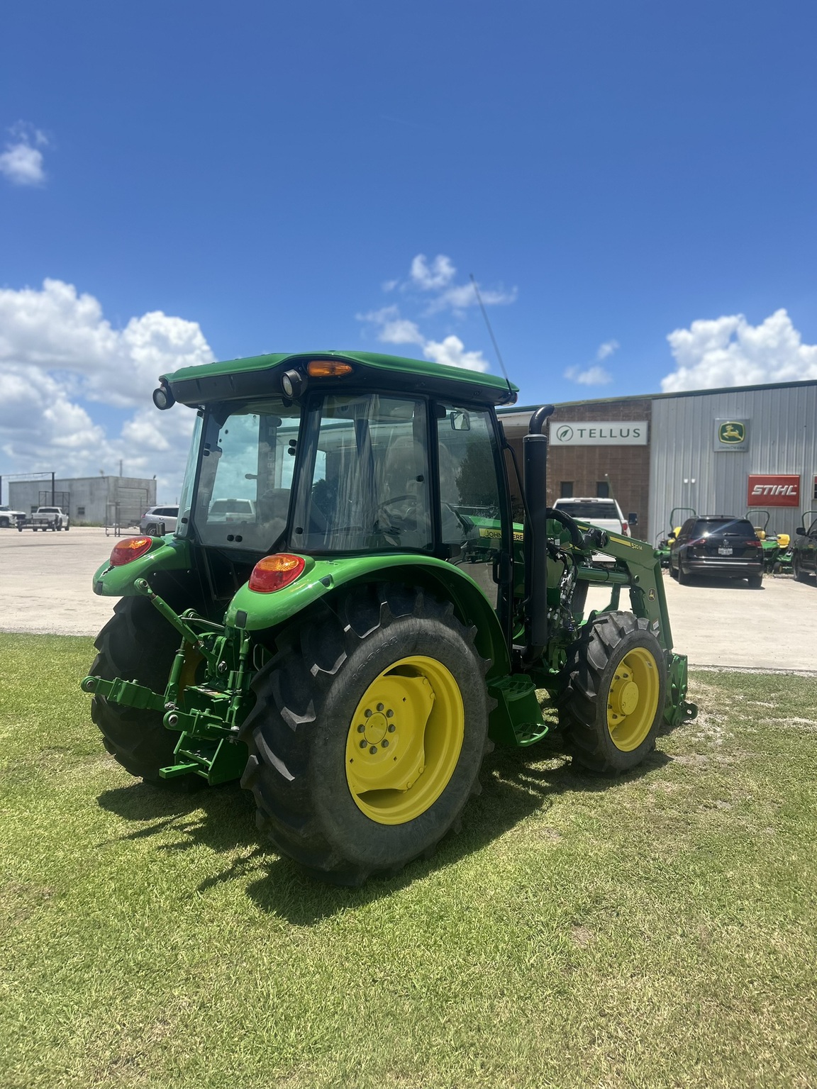 2023 John Deere 5075E Image 5