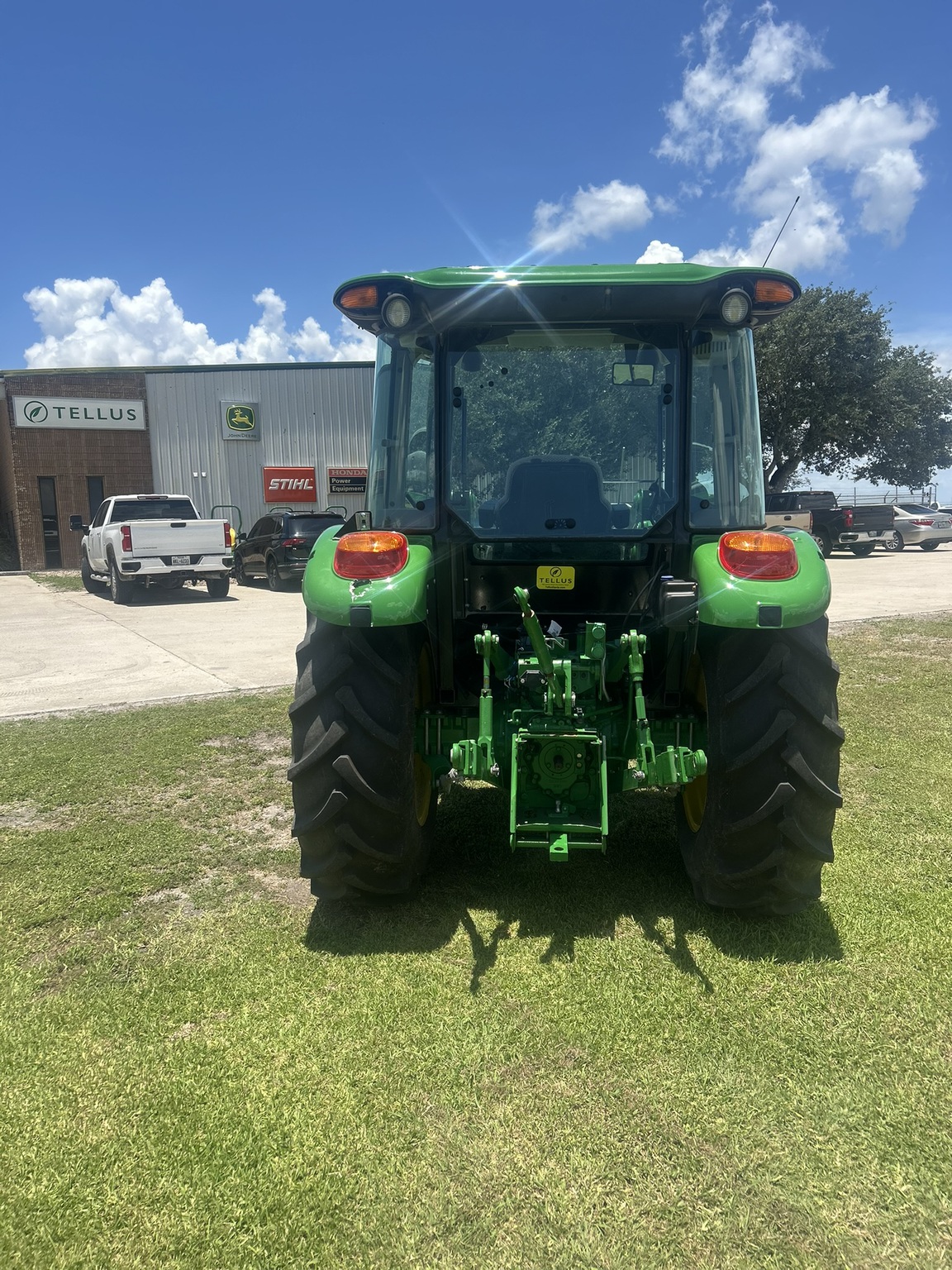 2023 John Deere 5075E Image 6