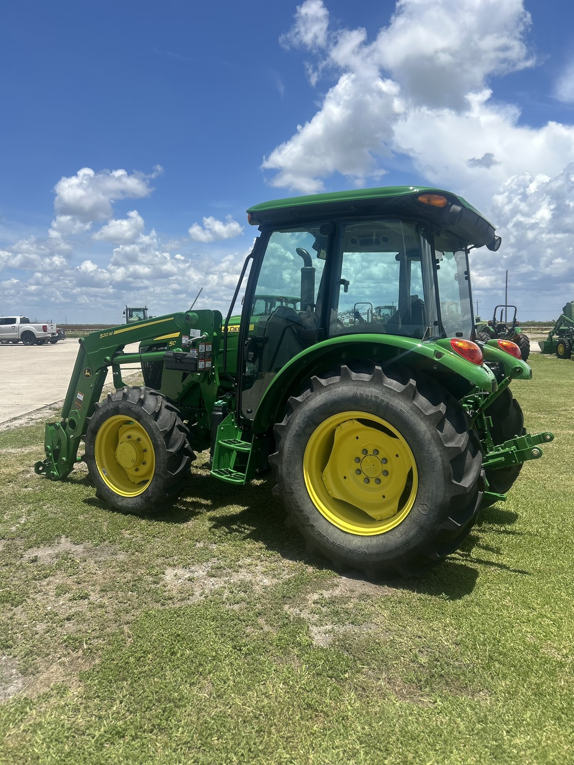 2023 John Deere 5075E Image 7