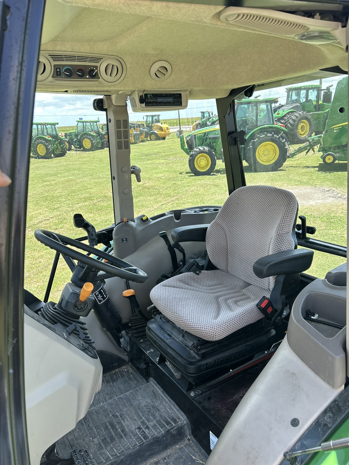 2023 John Deere 5075E Image 11