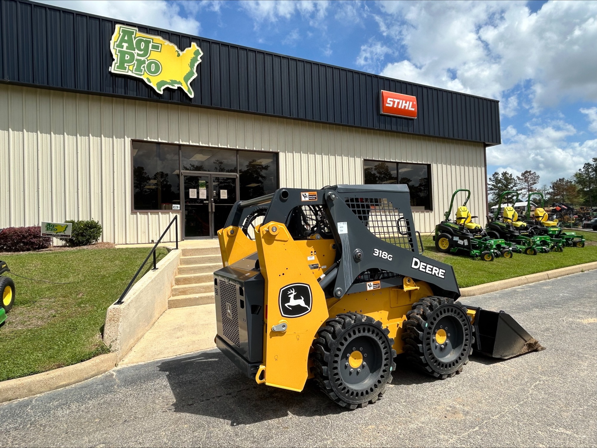 2025 John Deere 318G Image 1