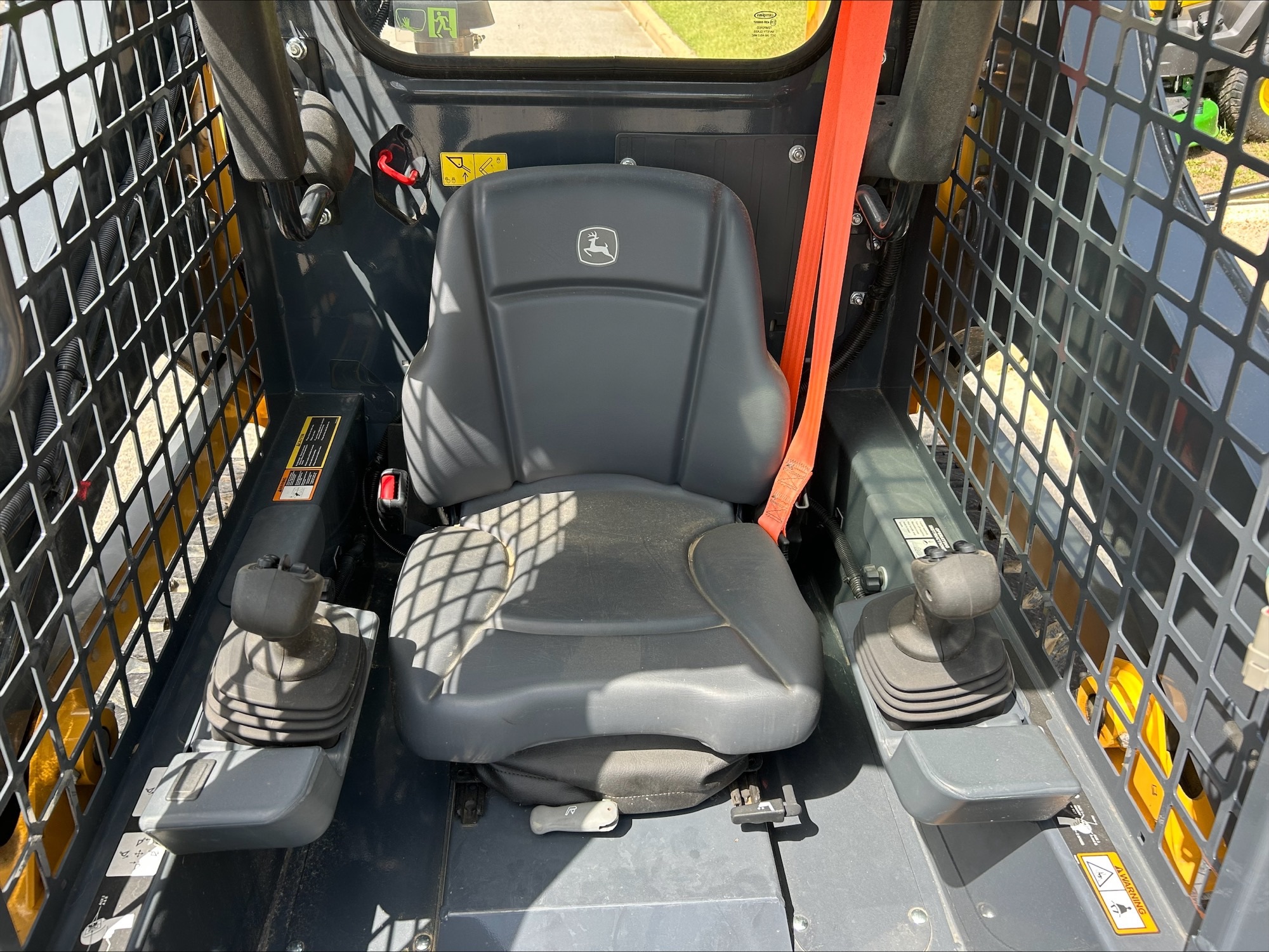 2025 John Deere 318G Image 5