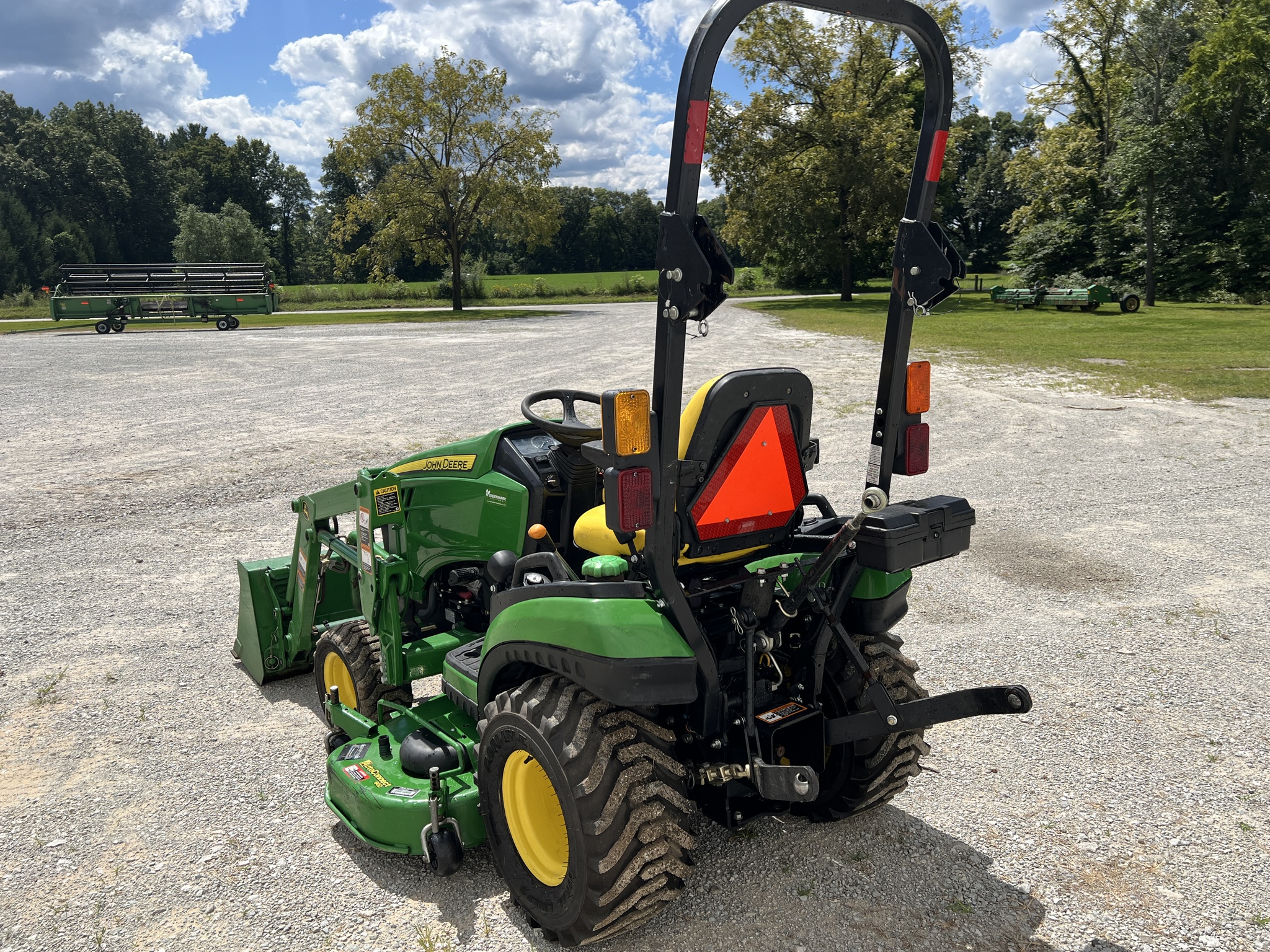 2014 John Deere 1025R Image 5