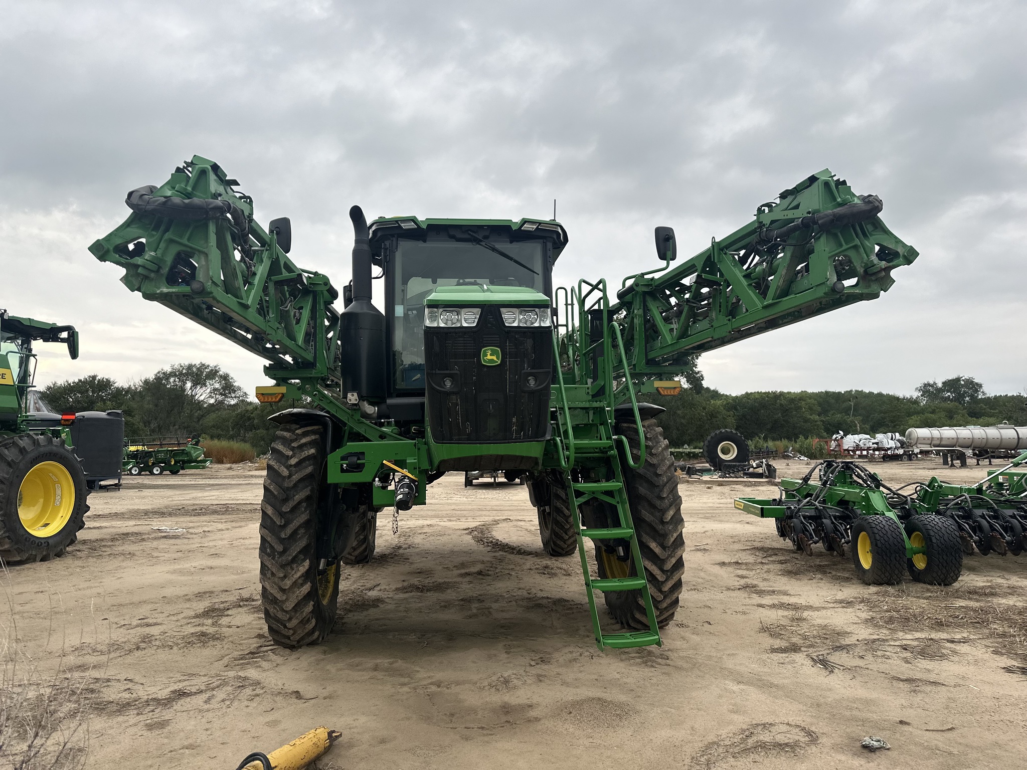 2025 John Deere 616R Image 2