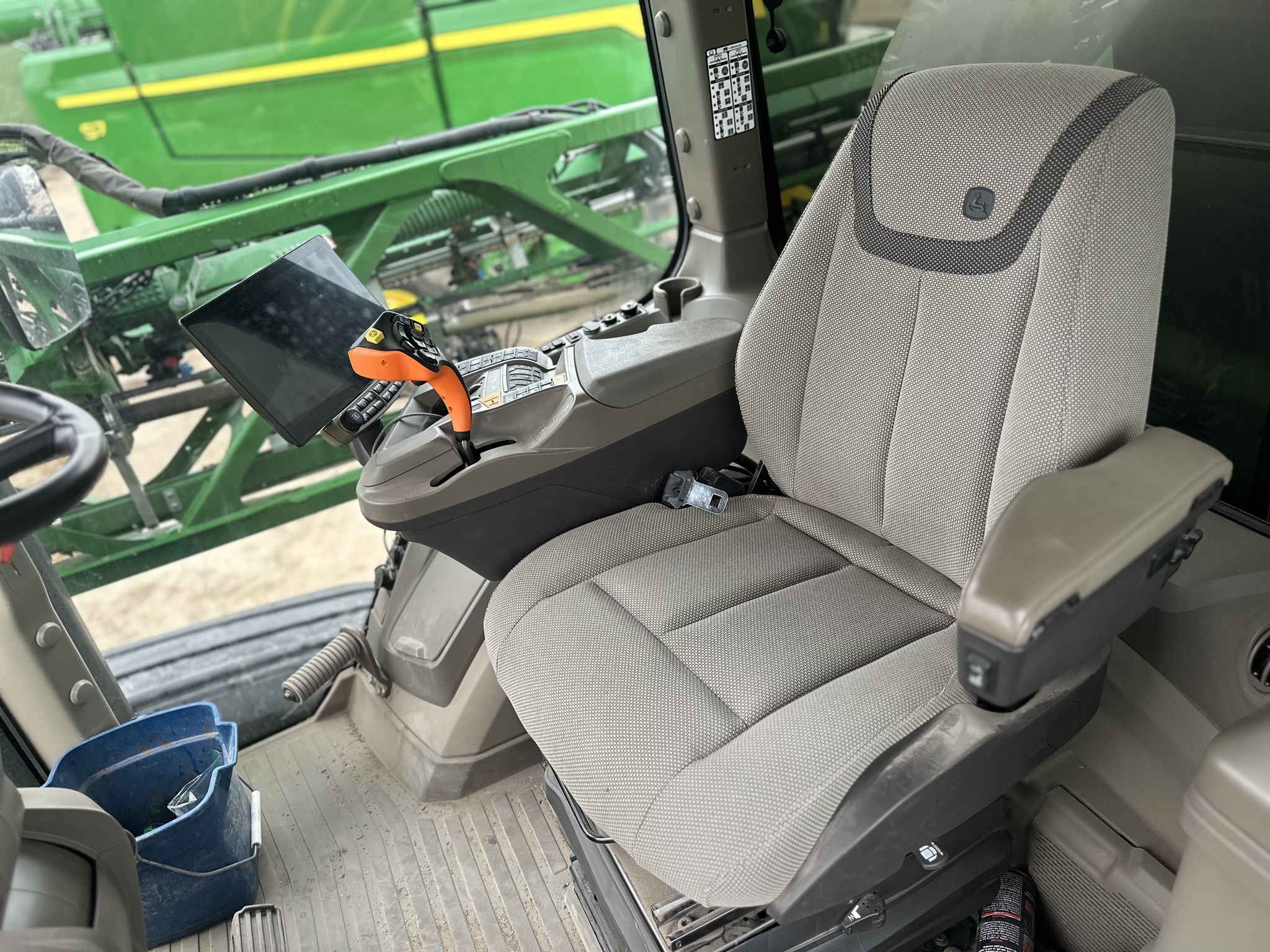 2025 John Deere 616R Image 8