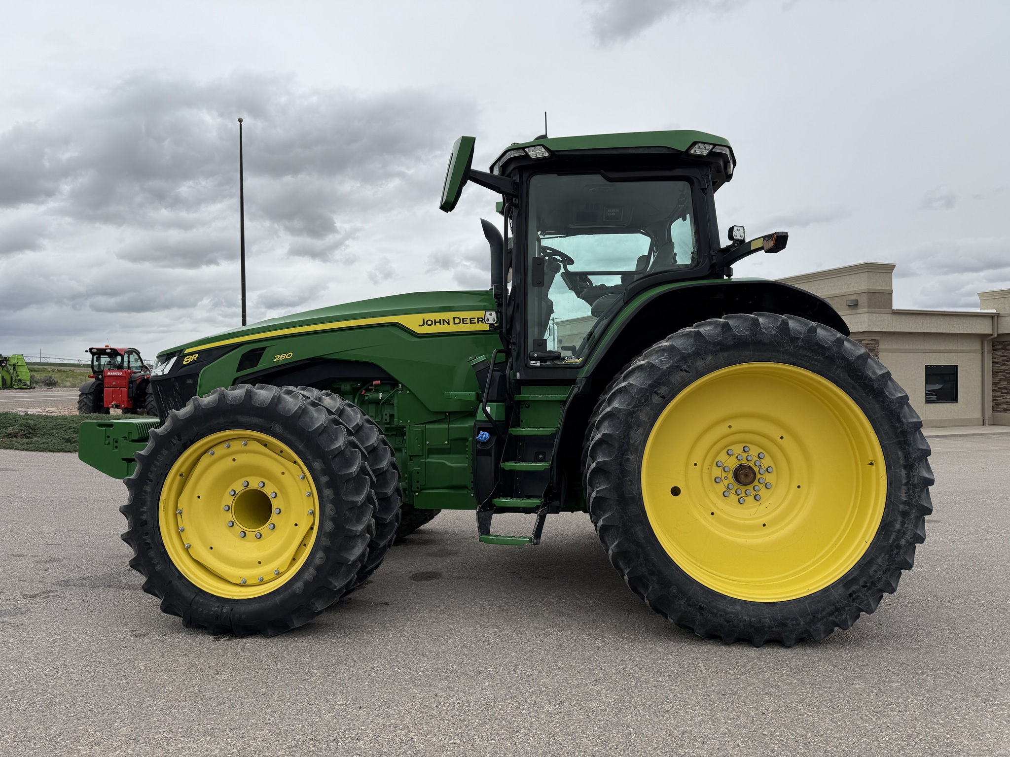 2021 John Deere 8R 280 Image 2
