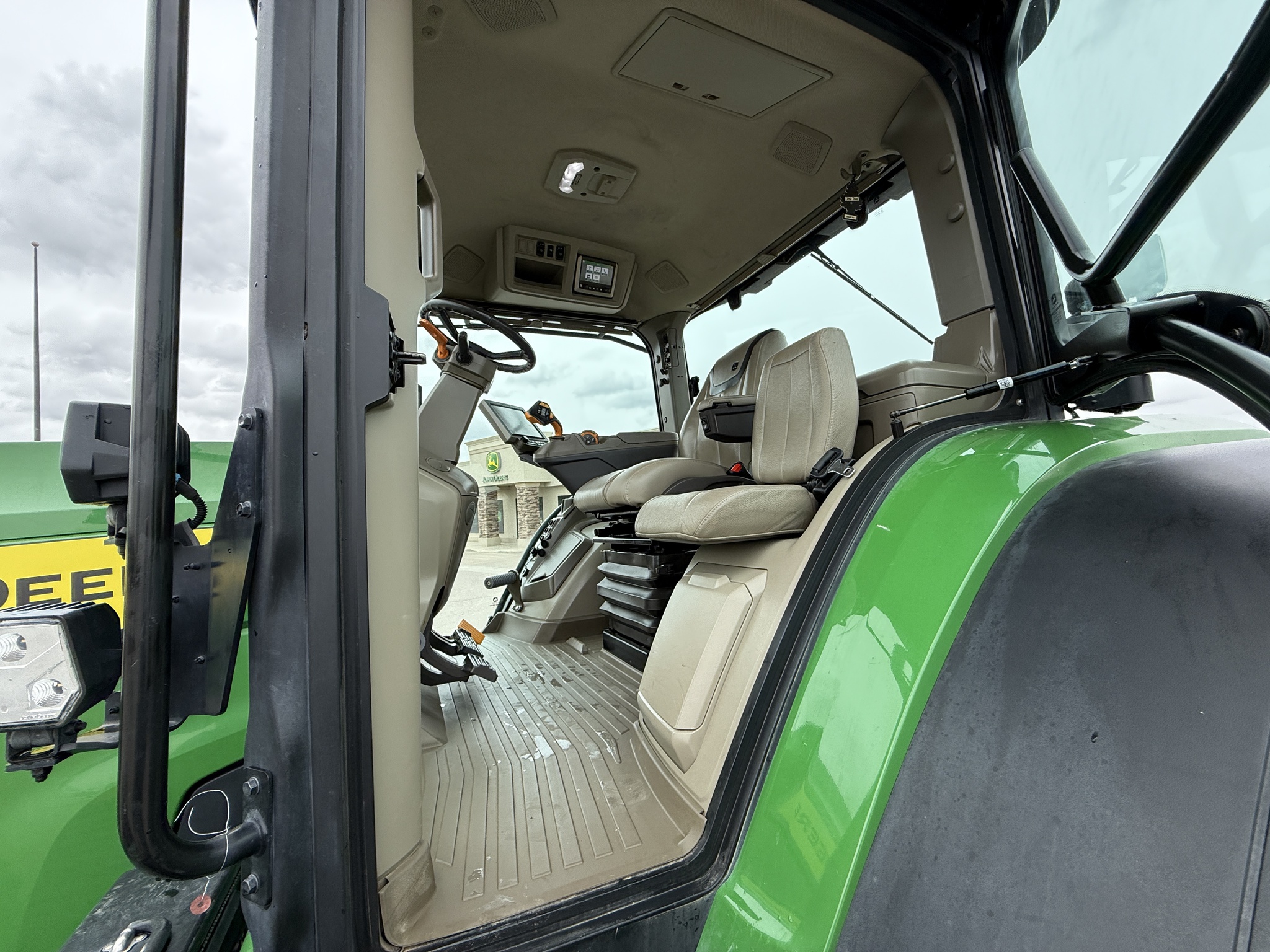 2021 John Deere 8R 280 Image 9