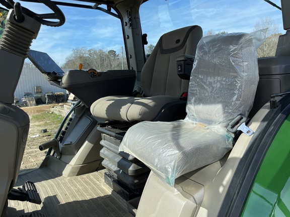 2023 John Deere 8R 250 Photo 5