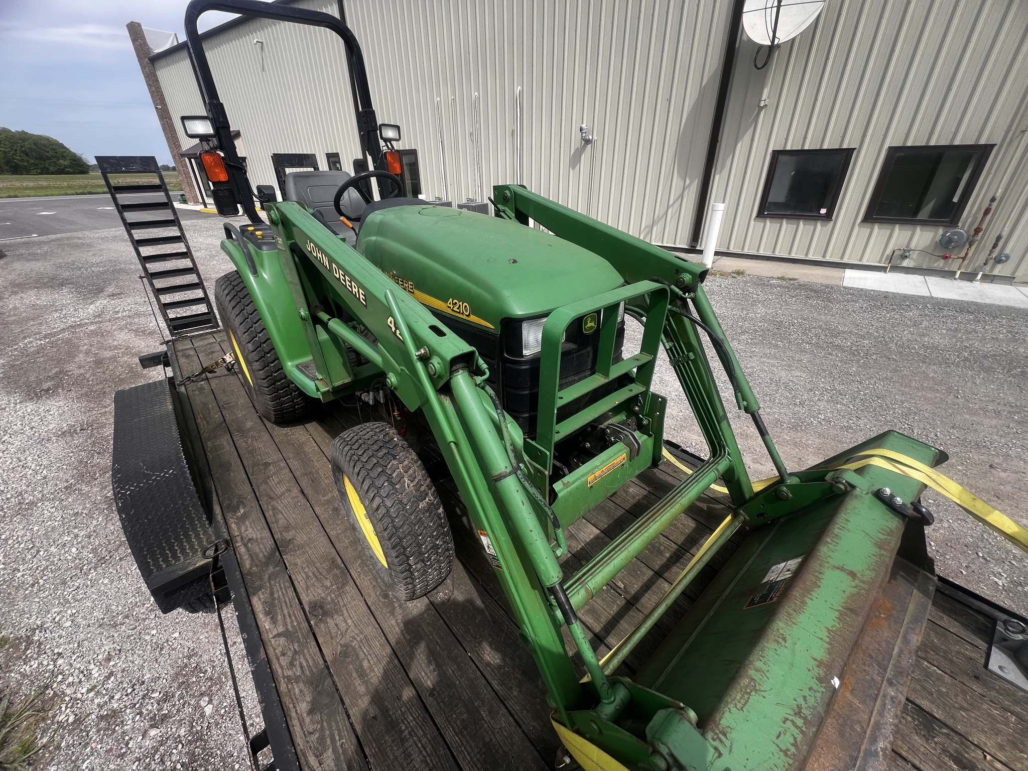 2002 John Deere 4210 Image 3