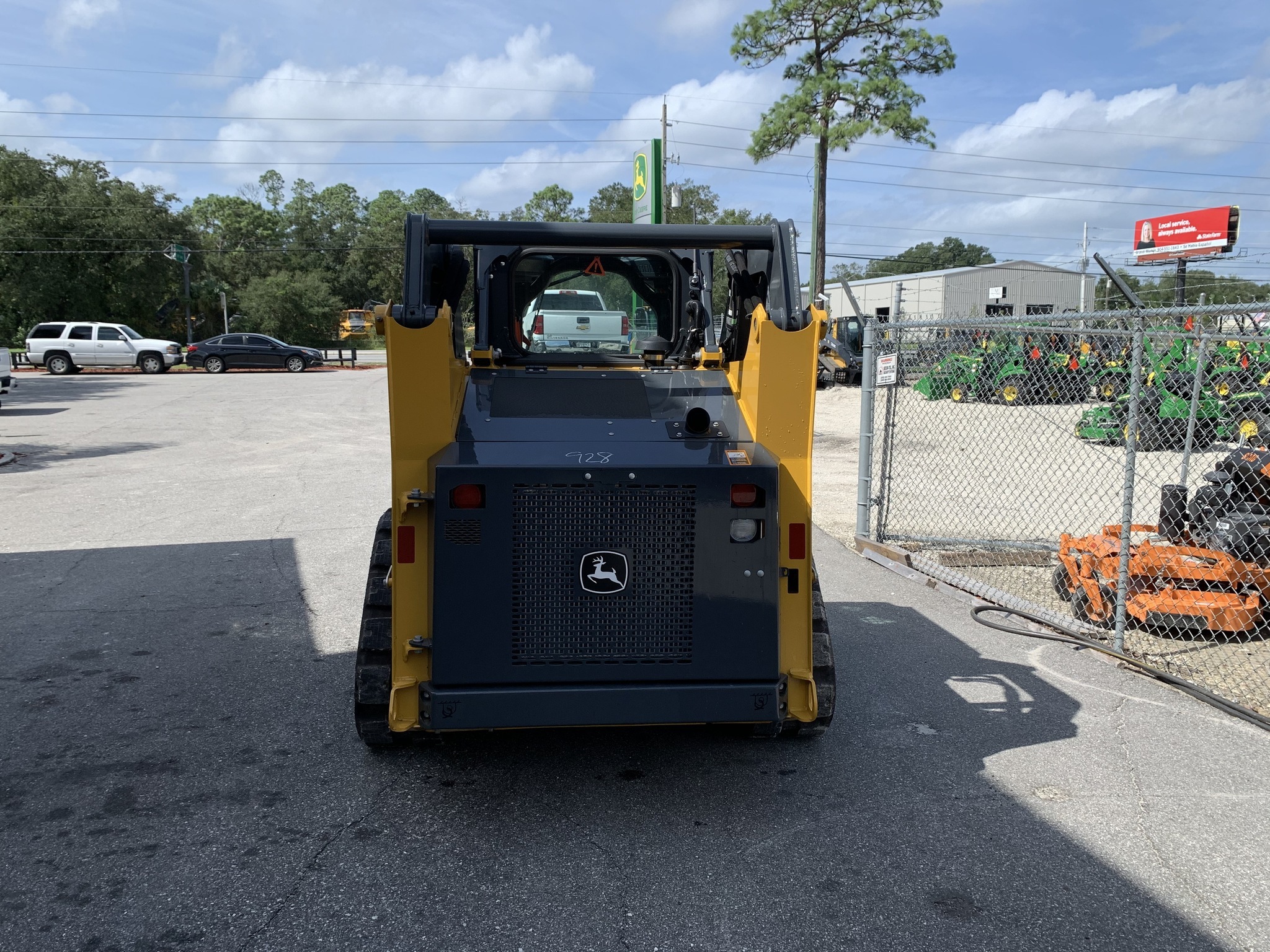 2025 John Deere 317G Image 3