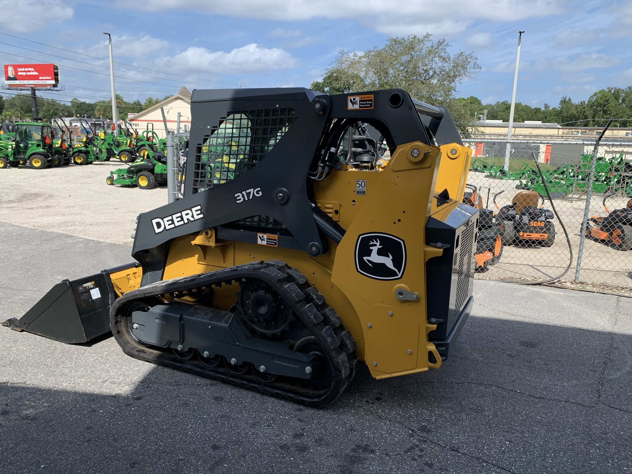 2025 John Deere 317G Image 5
