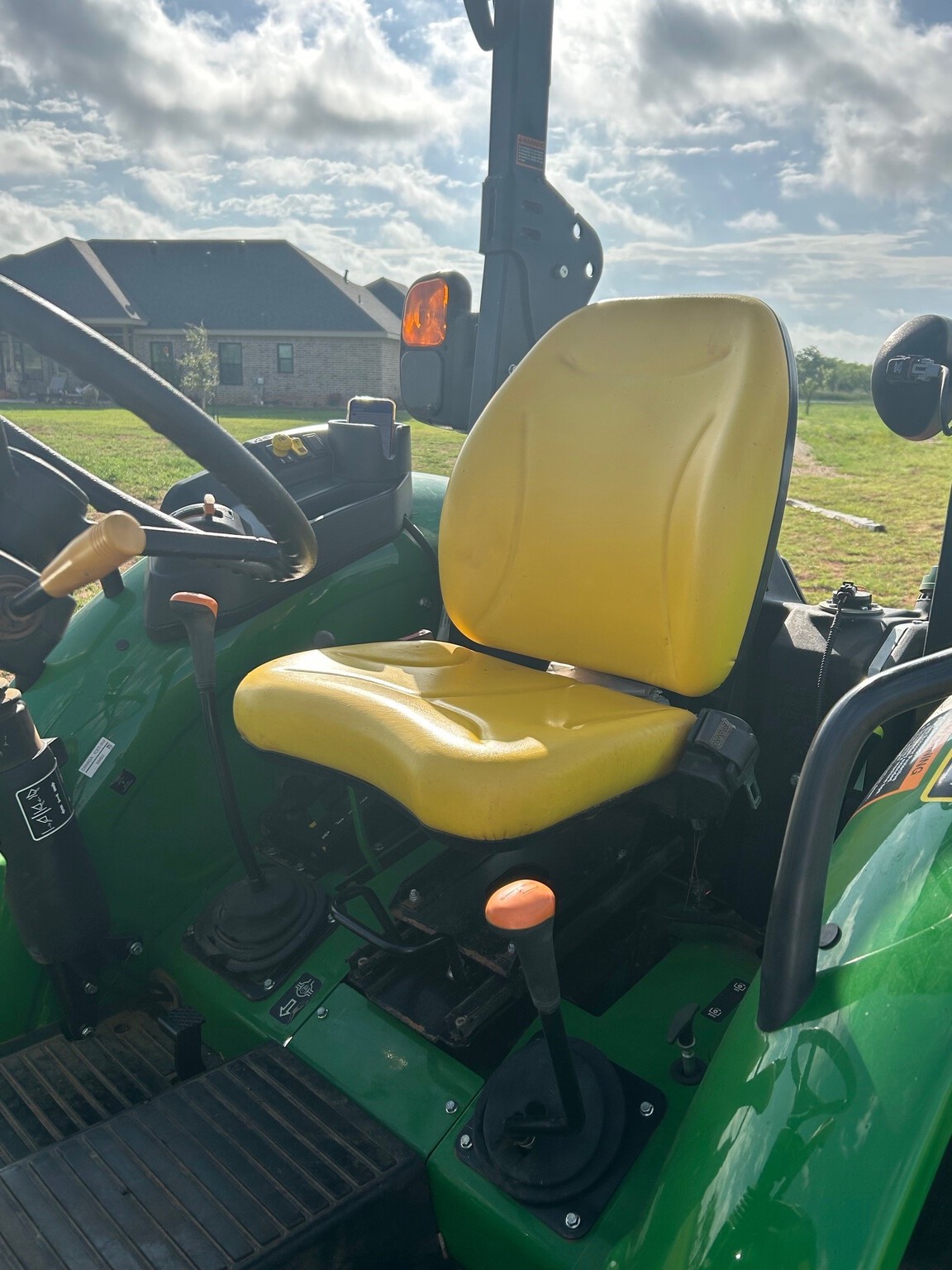 2022 John Deere 5055E Image 10