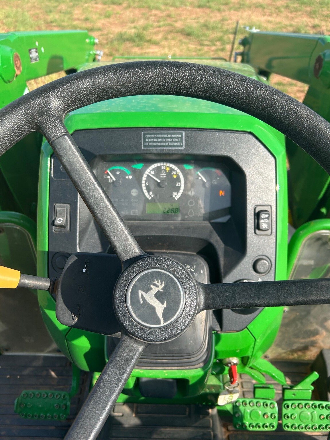 2022 John Deere 5055E Image 9
