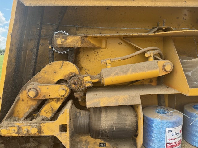 Vermeer 605M Image 24