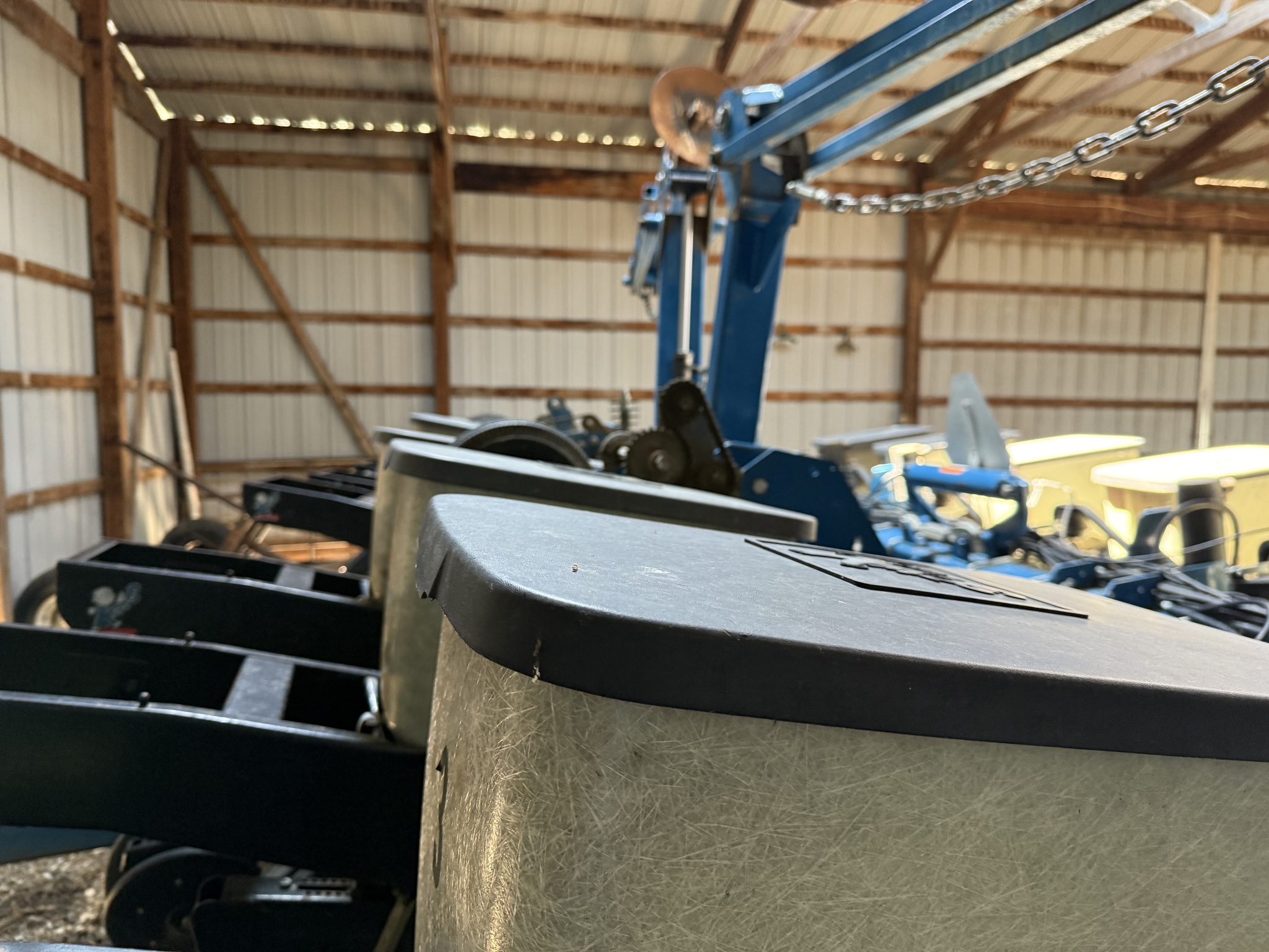 2000 Kinze 2210 Image 4