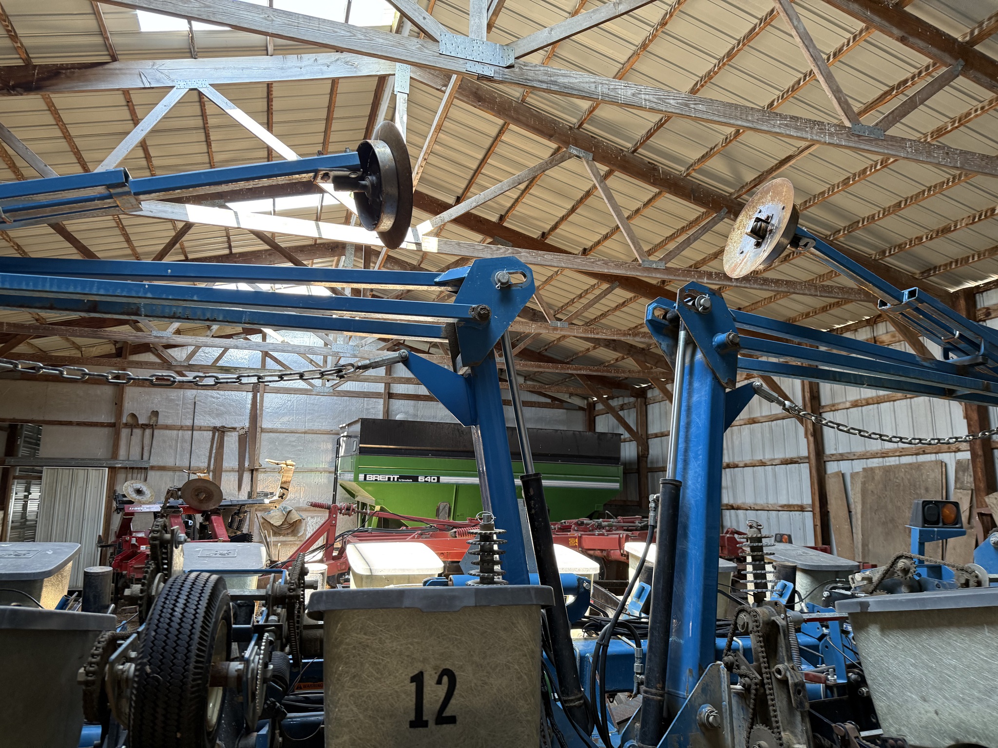 2000 Kinze 2210 Image 6