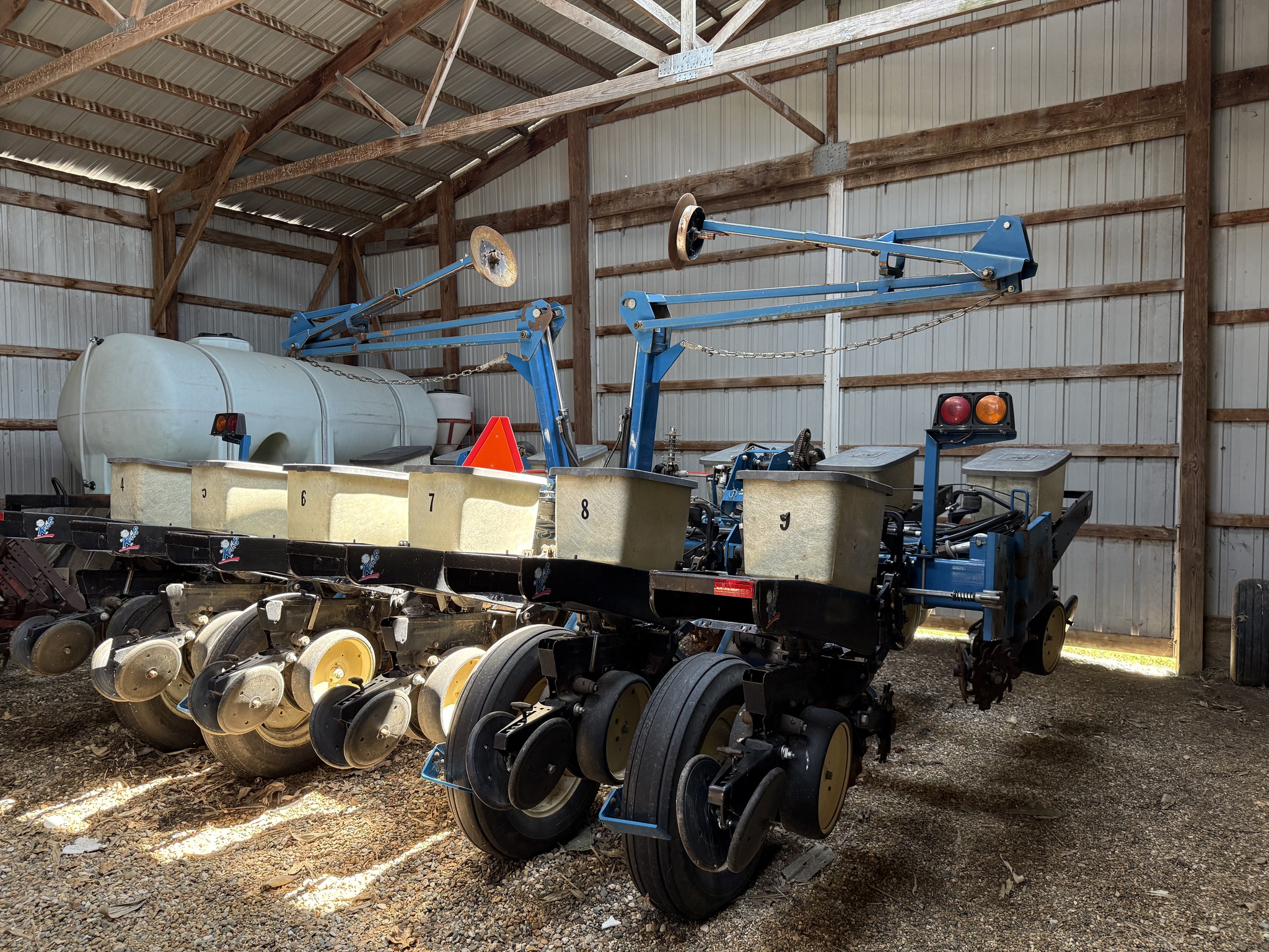 2000 Kinze 2210 Image 14