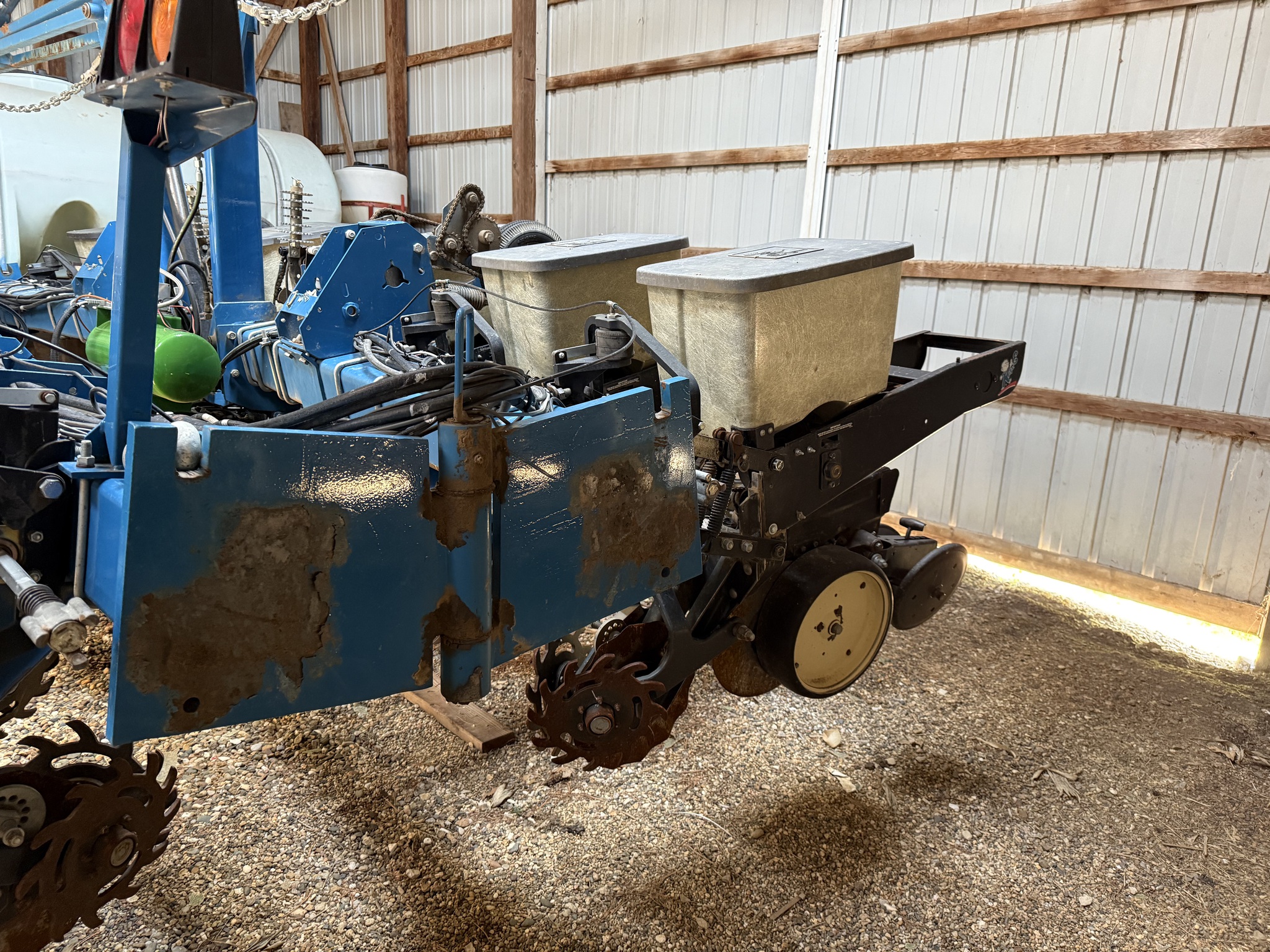2000 Kinze 2210 Image 20