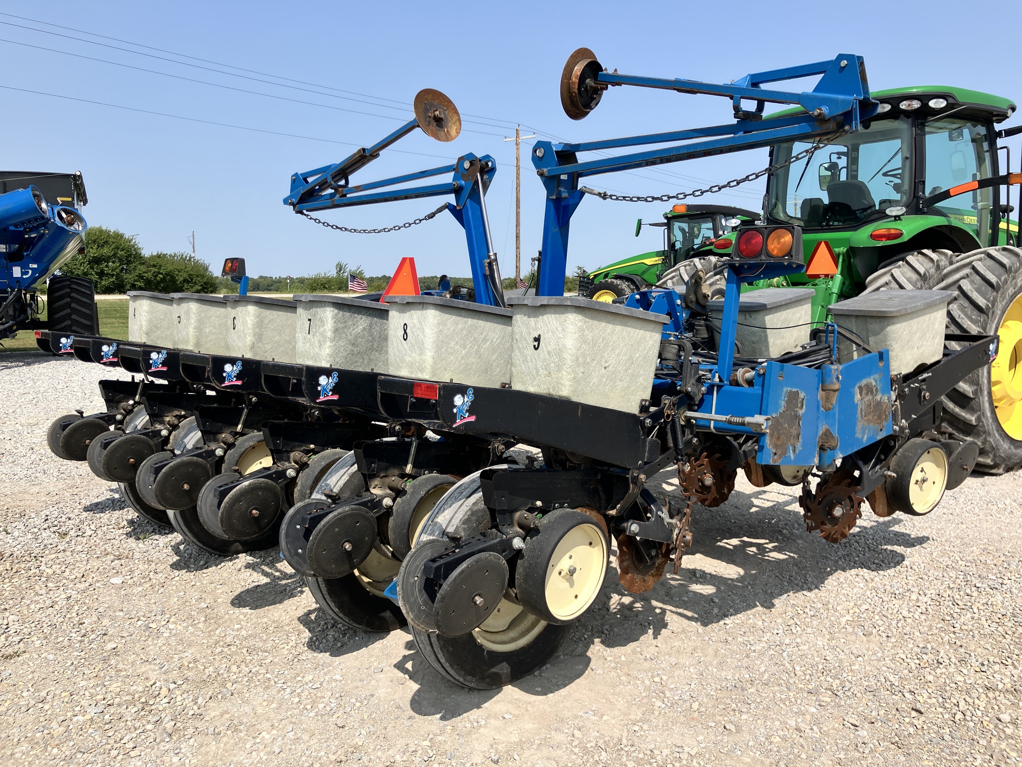 2000 Kinze 2210 Image 3