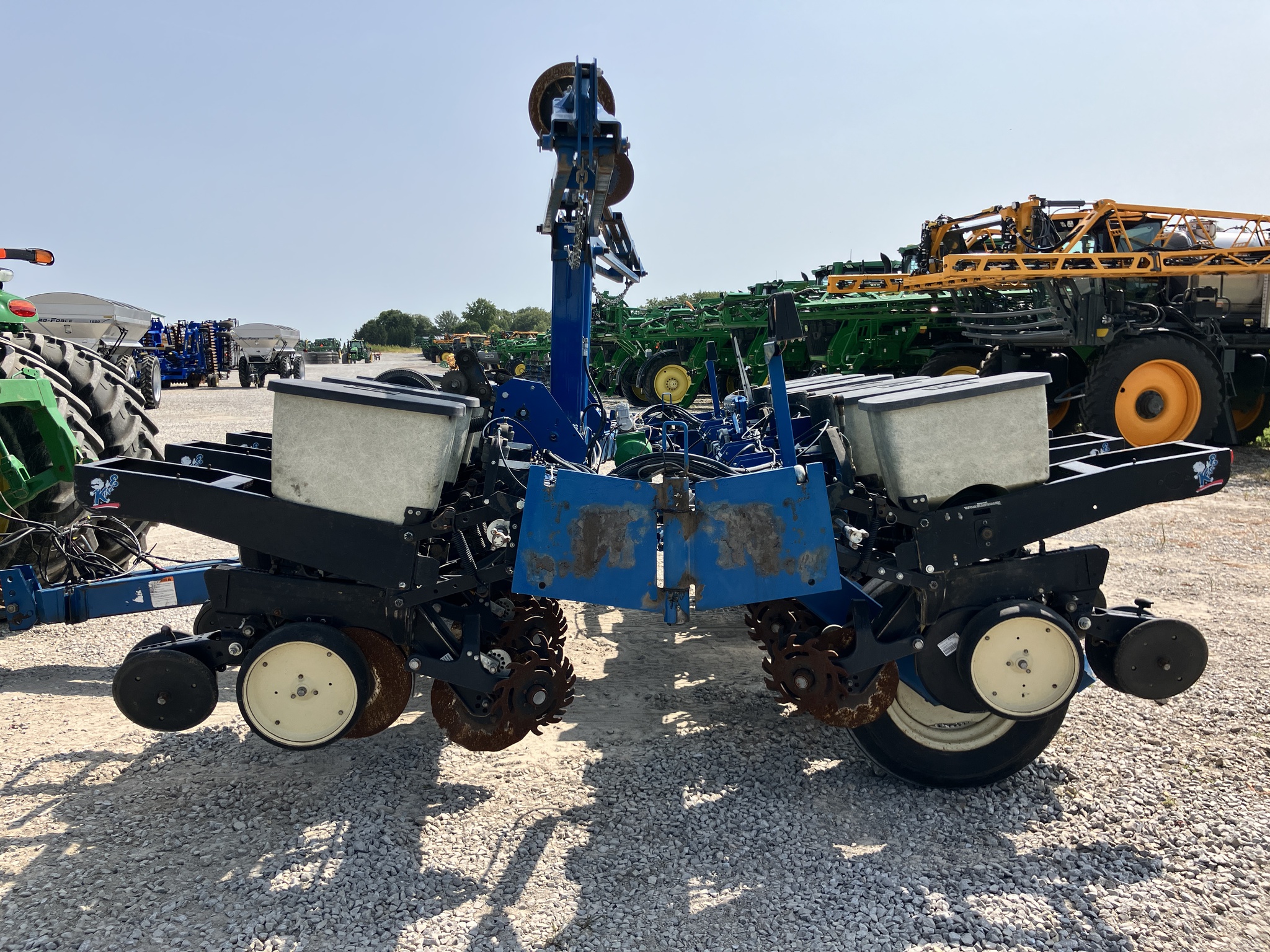 2000 Kinze 2210 Image 6